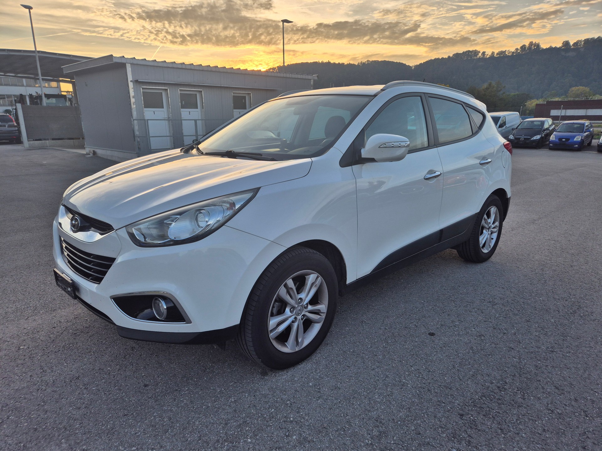 HYUNDAI iX 35 2.0 Premium 4WD Automatic-image-2