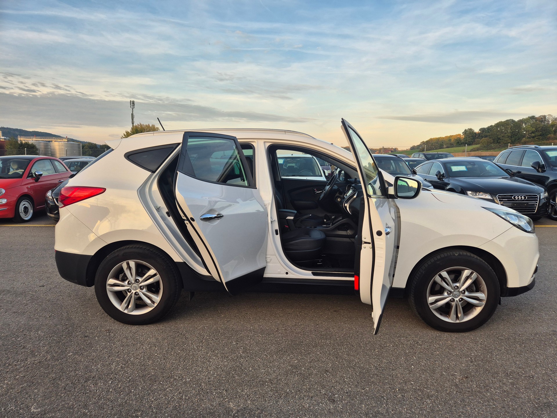 HYUNDAI iX 35 2.0 Premium 4WD Automatic-image-6
