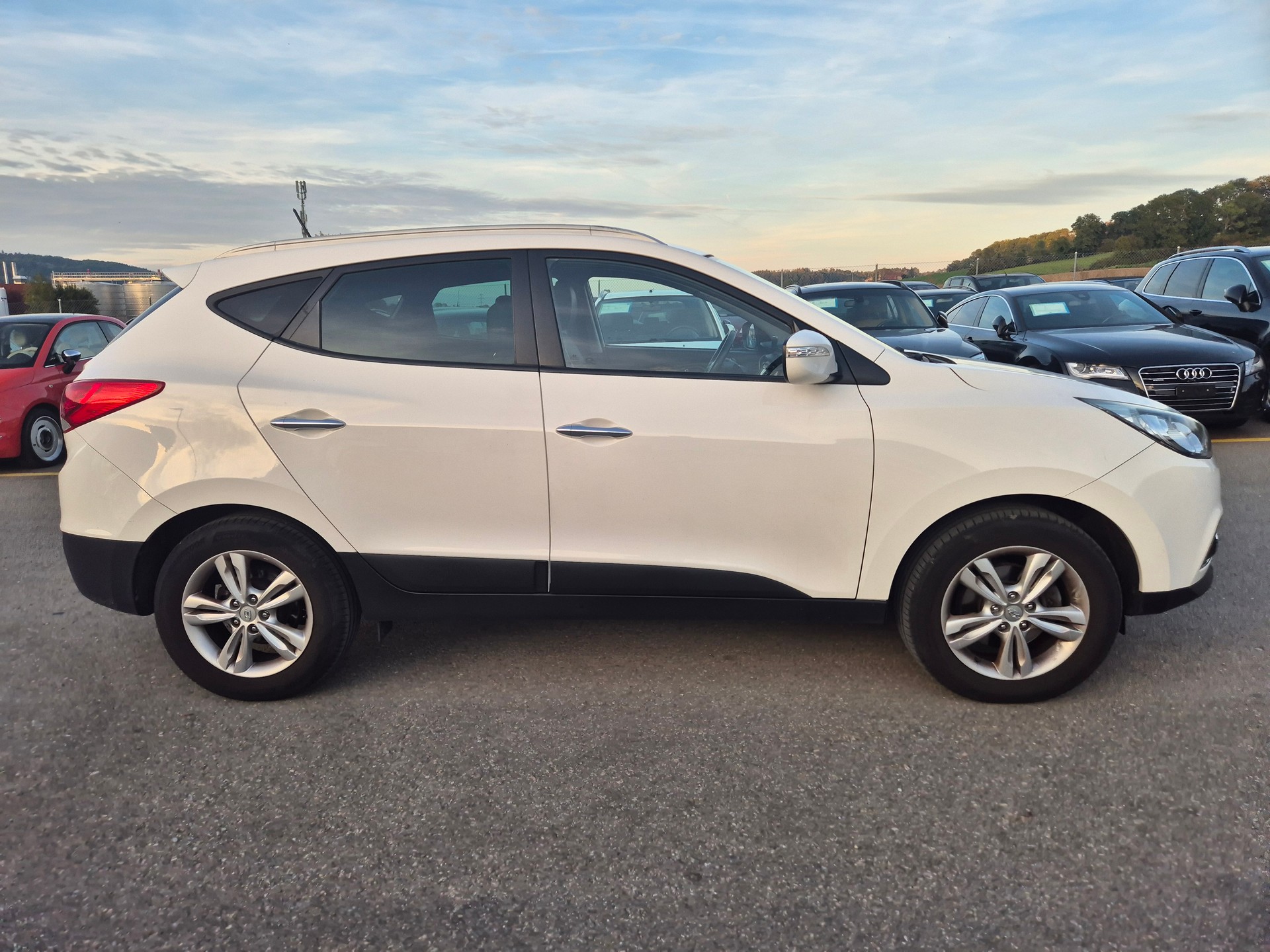 HYUNDAI iX 35 2.0 Premium 4WD Automatic-image-12