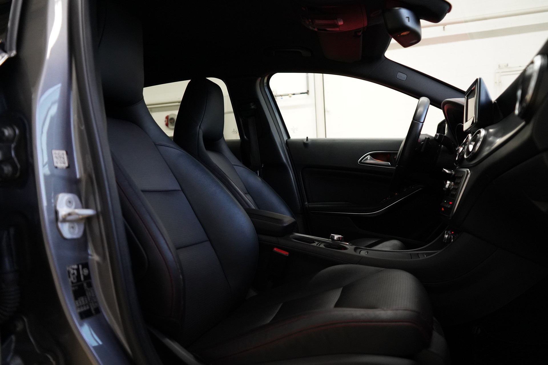 MERCEDES-BENZ GLA 250 AMG Line 4Matic 7G-DCT-image-21