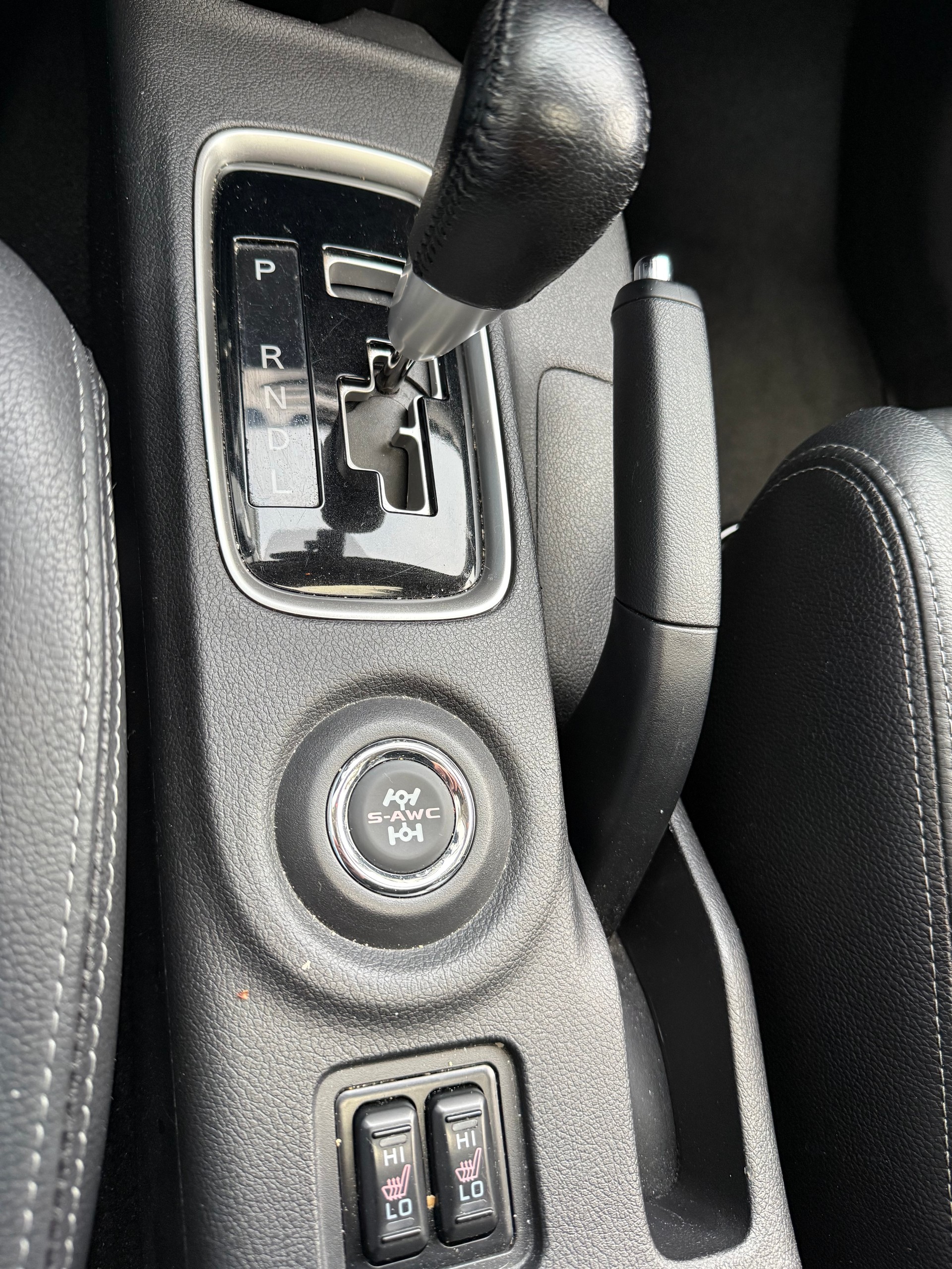 MITSUBISHI Outlander 2.2 DID Diamond 4WD Automatic-image-13