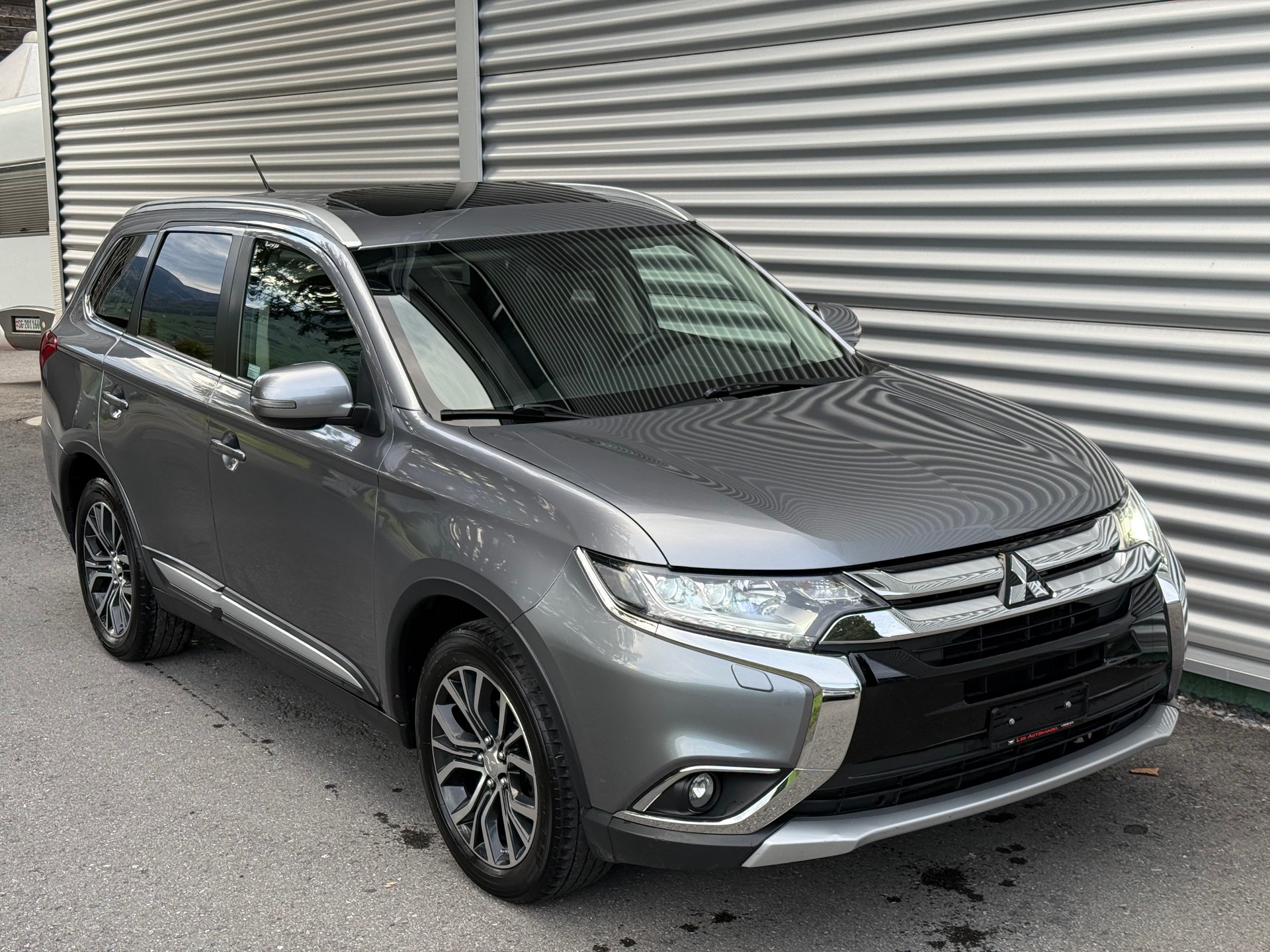 MITSUBISHI Outlander 2.2 DID Diamond 4WD Automatic-image-3