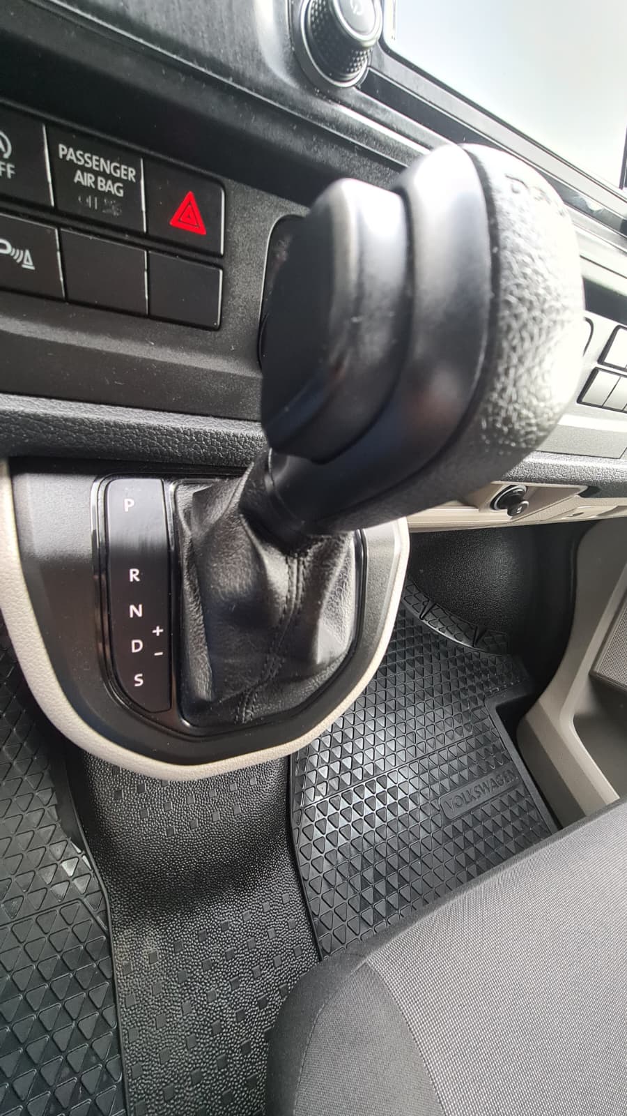 VW T6 2.0 TDI DSG ** 3-Plätzer ** Gr-Navi ** RF-Kamera ** PDC V+H ** Sitzheizung ** Klimaanlage ** LTZ MFK 05.02.2025 & Service **-image-14