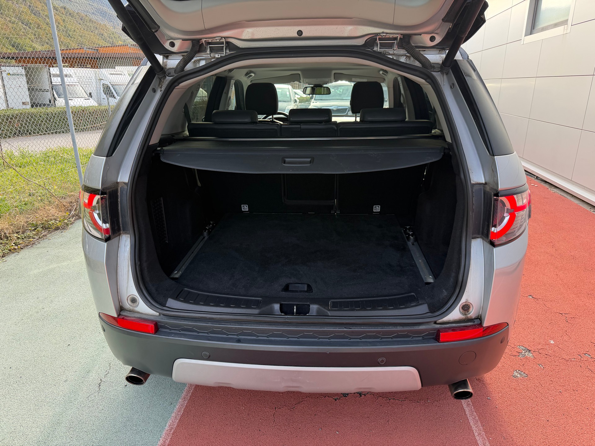 LAND ROVER Discovery Sport 2.0 TD4 HSE AT9-image-12