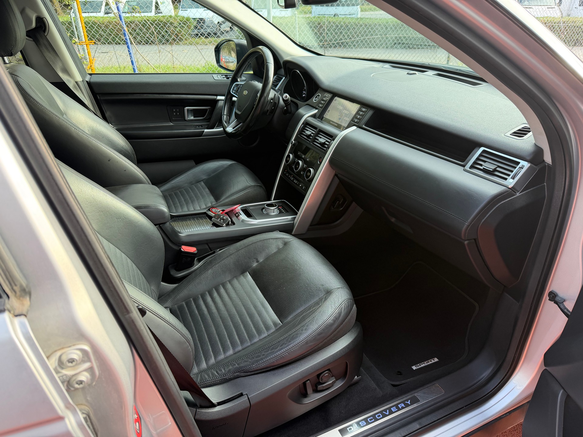 LAND ROVER Discovery Sport 2.0 TD4 HSE AT9-image-9