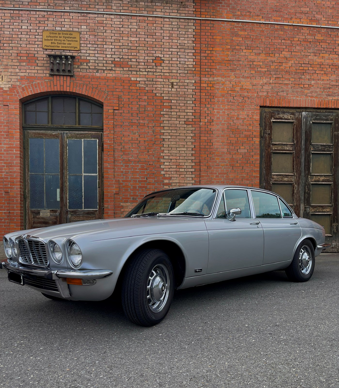 JAGUAR XJ 6 Serie 2-image-1