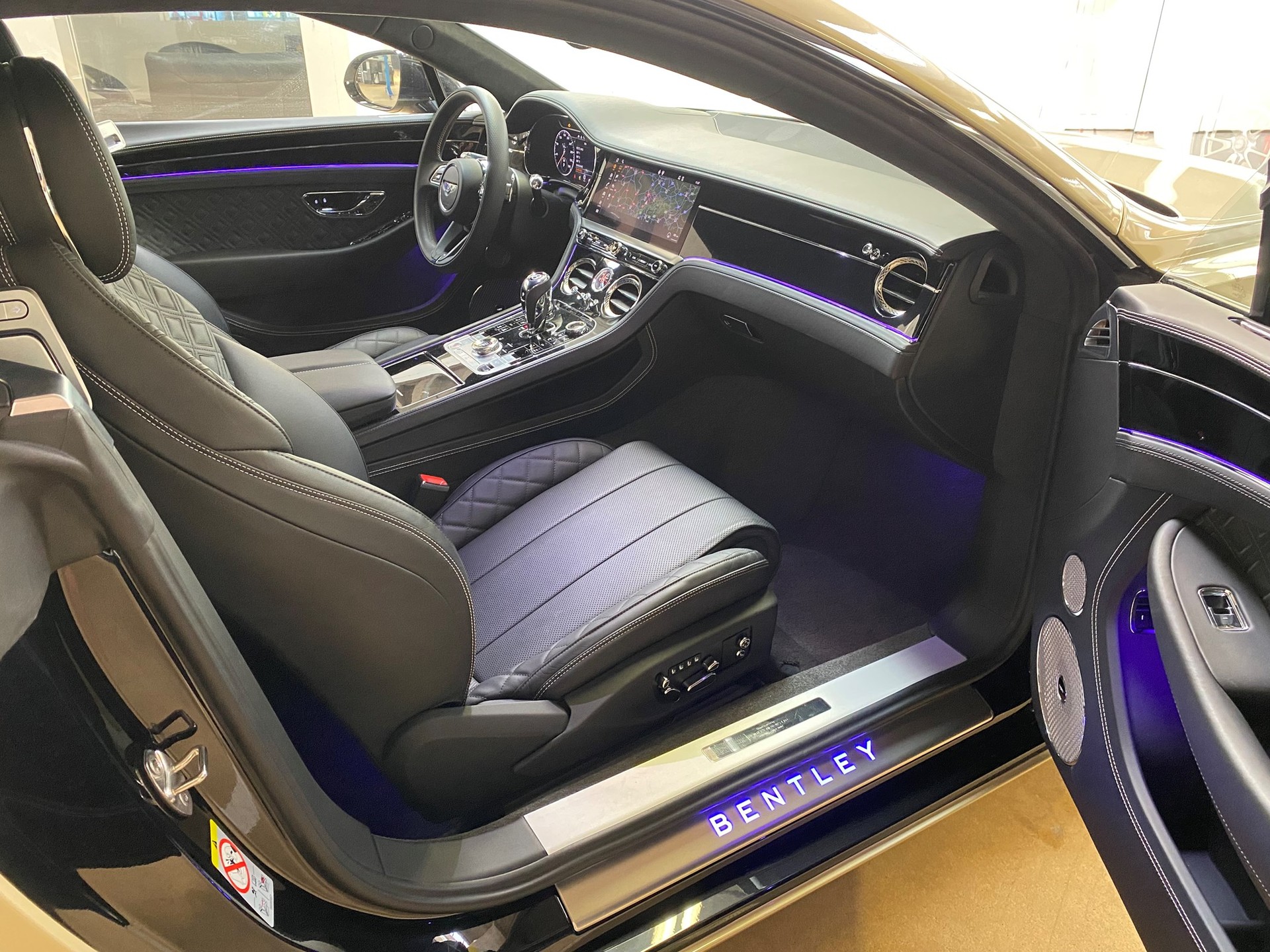 BENTLEY Continental GT 4.0 V8 Mulliner-image-7