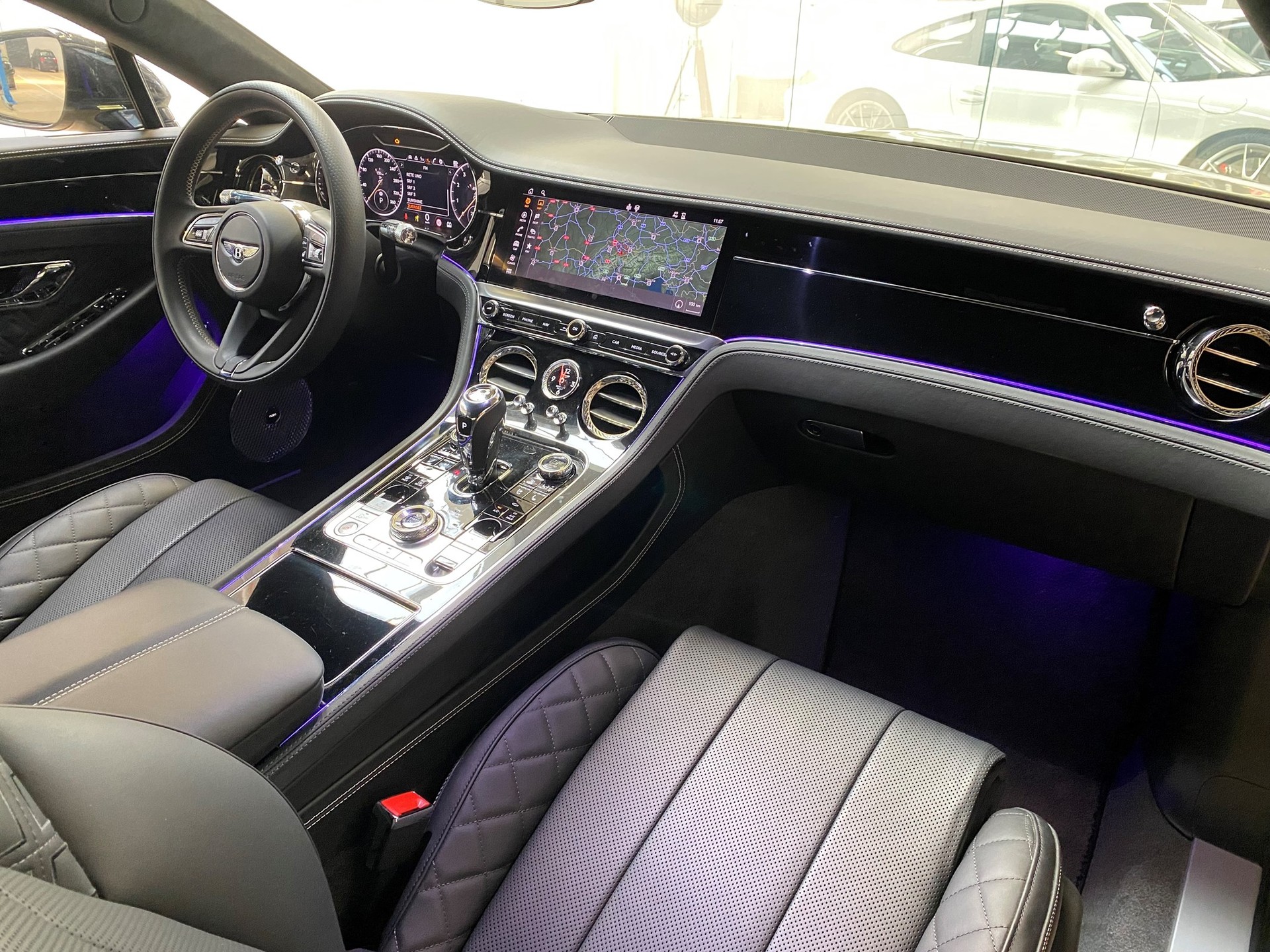 BENTLEY Continental GT 4.0 V8 Mulliner-image-6