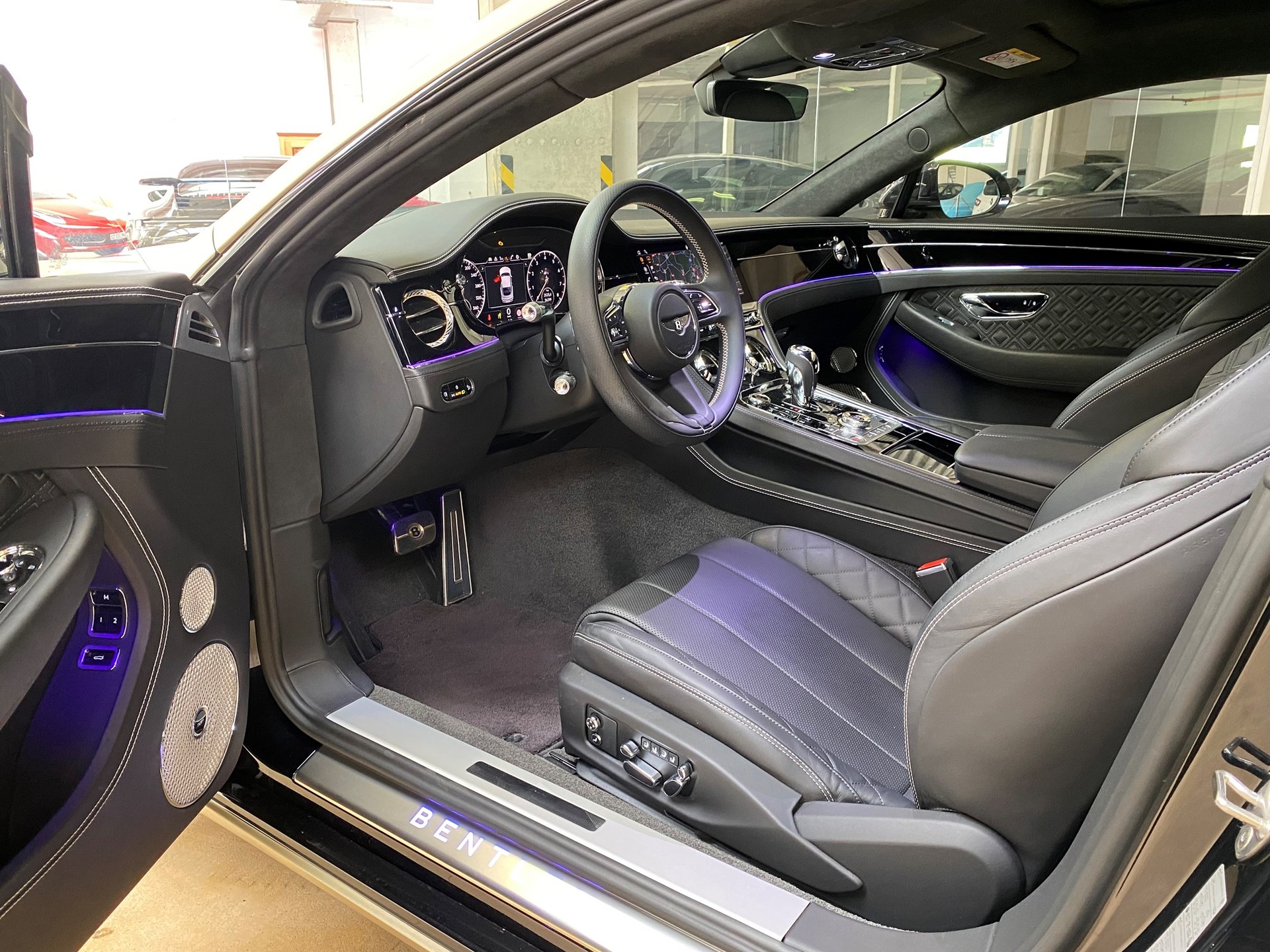 BENTLEY Continental GT 4.0 V8 Mulliner-image-9