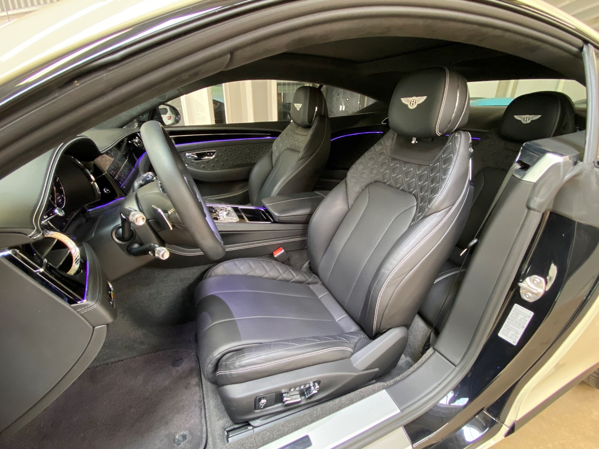 BENTLEY Continental GT 4.0 V8 Mulliner-image-8