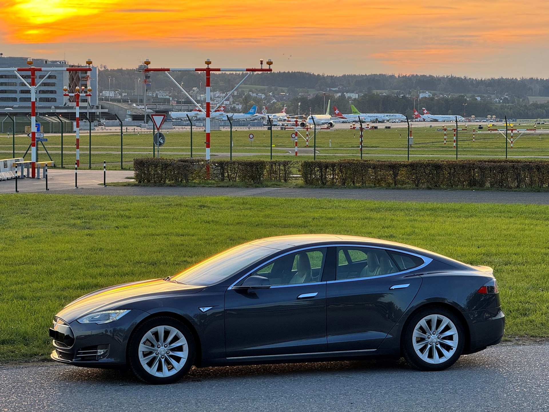 TESLA Model S 85 D-image-1