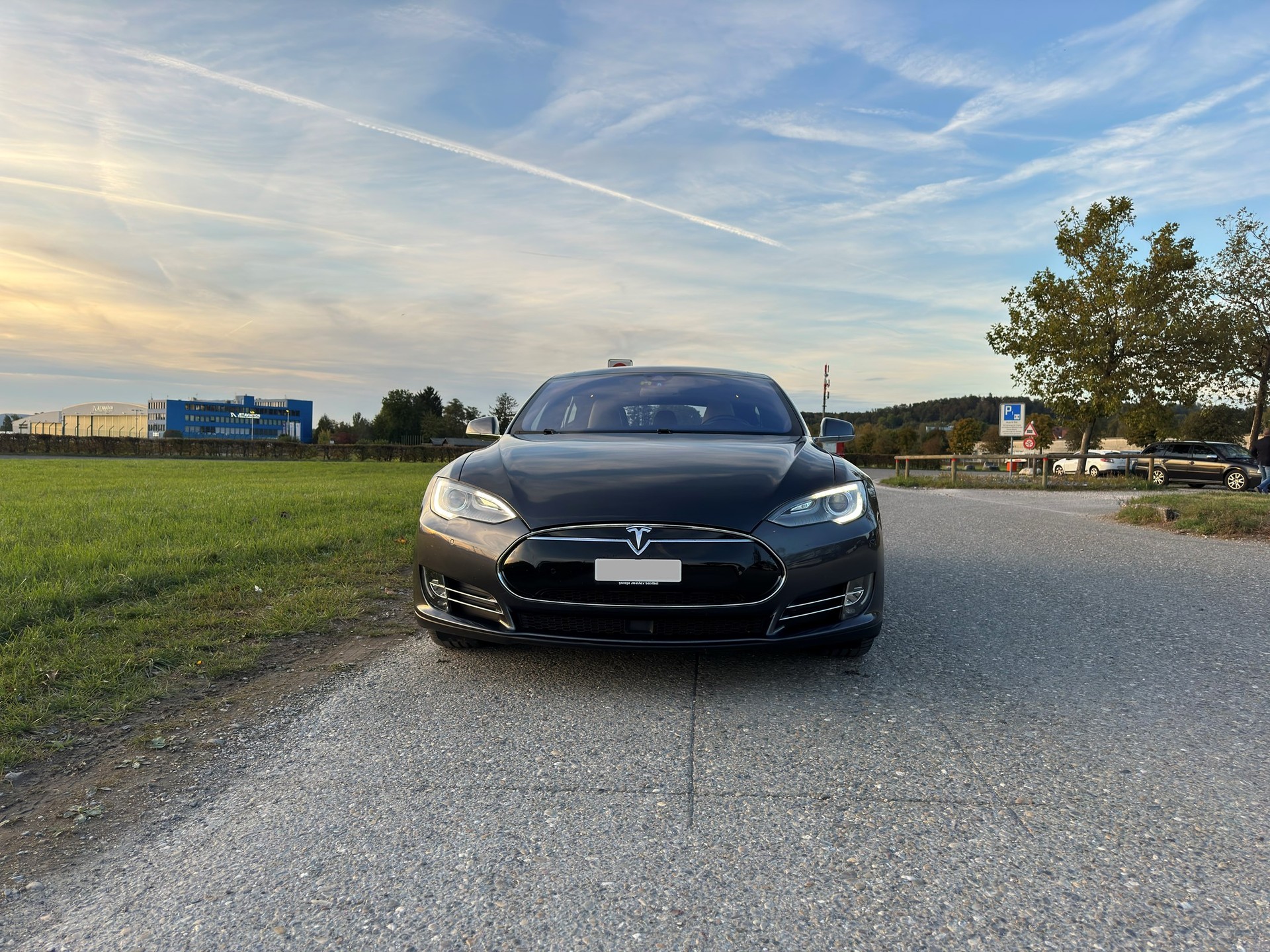 TESLA Model S 85 D-image-4