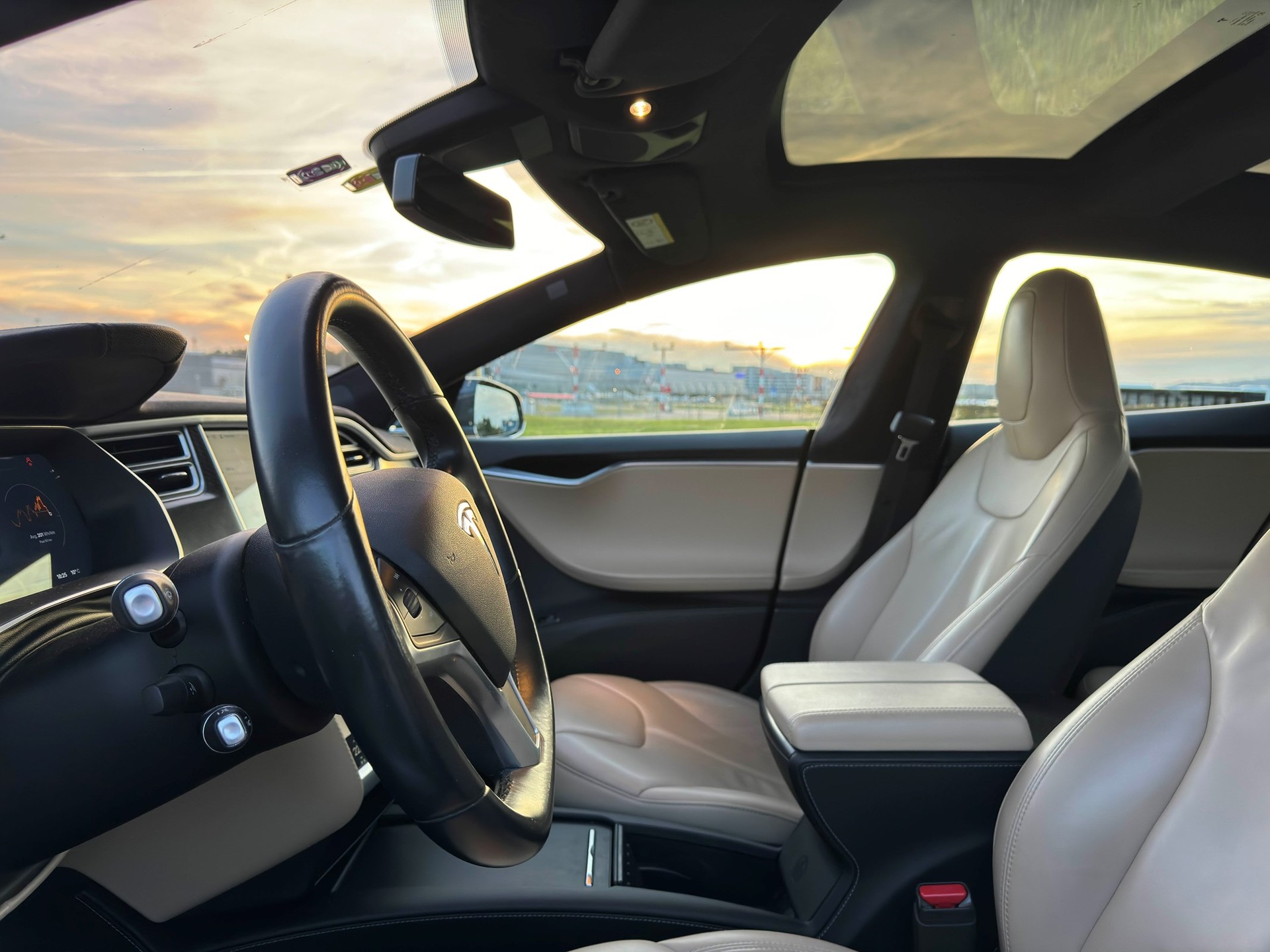 TESLA Model S 85 D-image-6