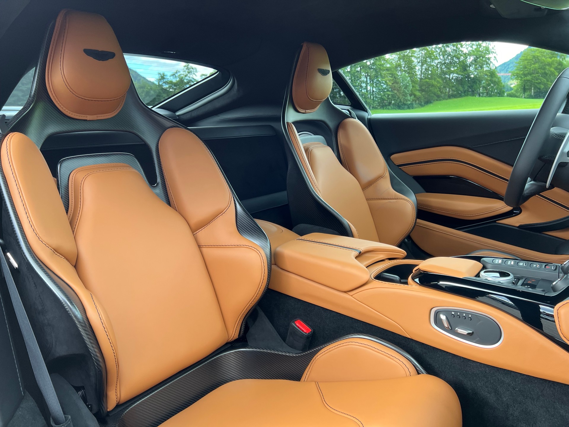 ASTON MARTIN V12 Vantage No 3 of 333-image-19