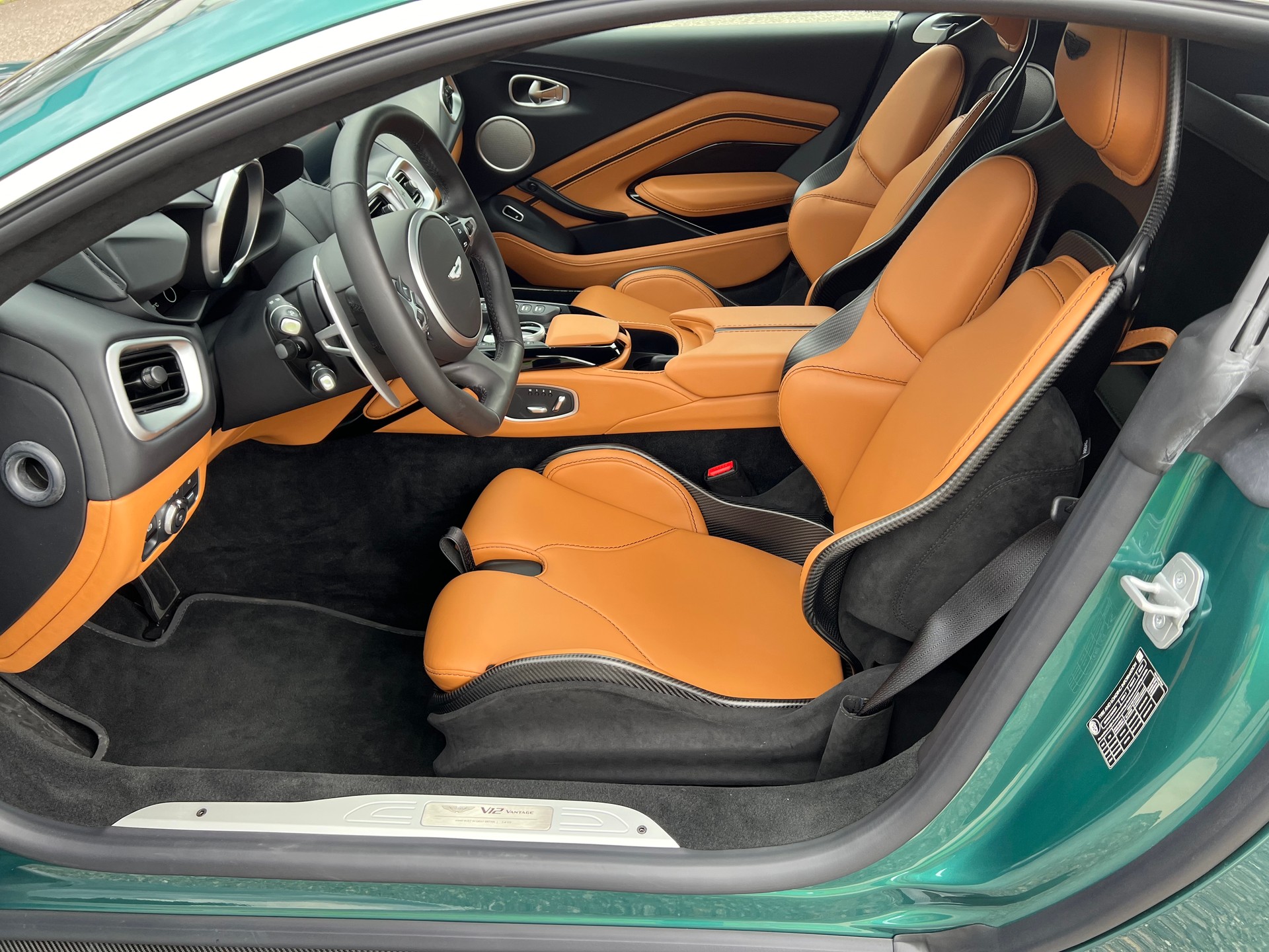 ASTON MARTIN V12 Vantage No 3 of 333-image-9