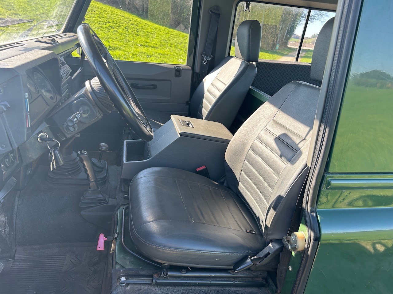 LAND ROVER Defender 90 SW 2.5 Td5-image-8