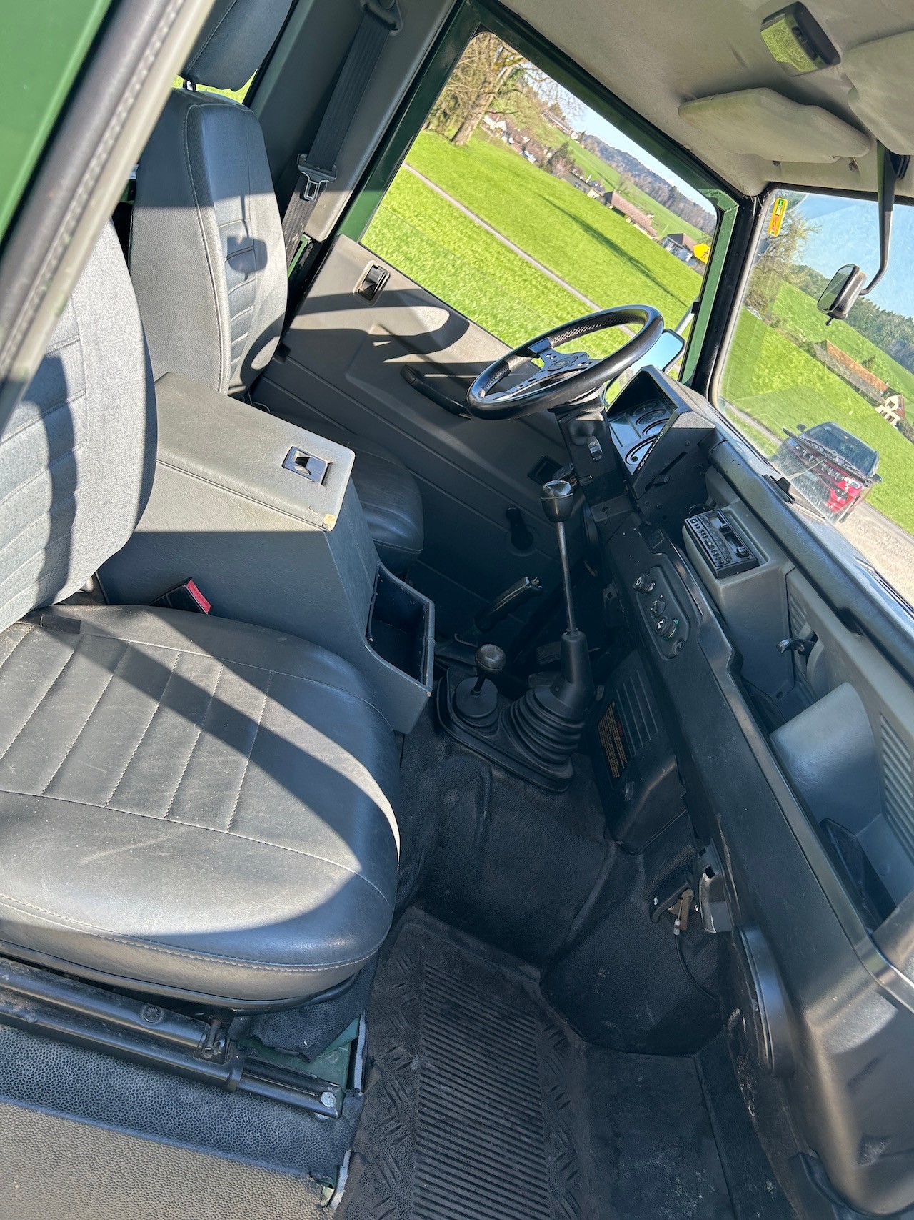 LAND ROVER Defender 90 SW 2.5 Td5-image-9