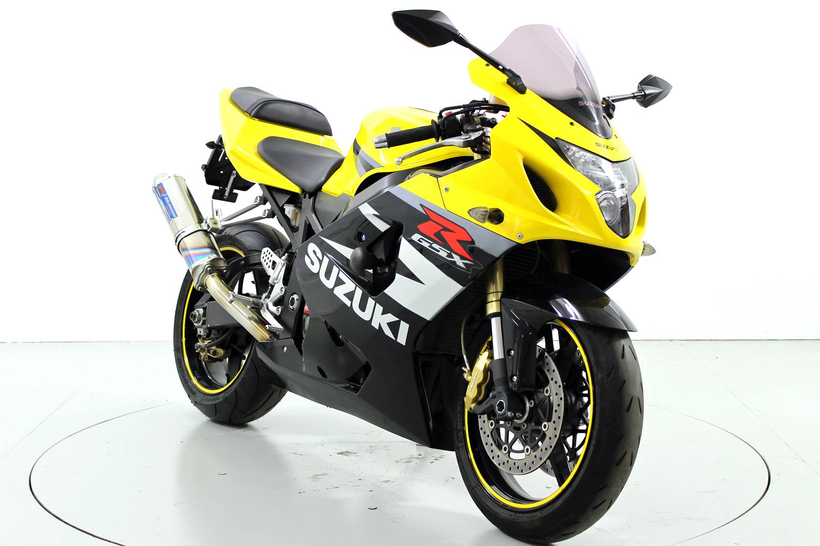 SUZUKI GSX-R 750-showroom-element-1