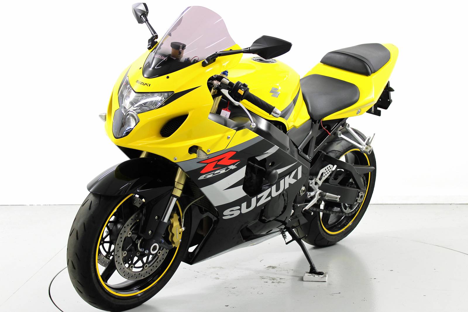 SUZUKI GSX-R 750-showroom-element-2