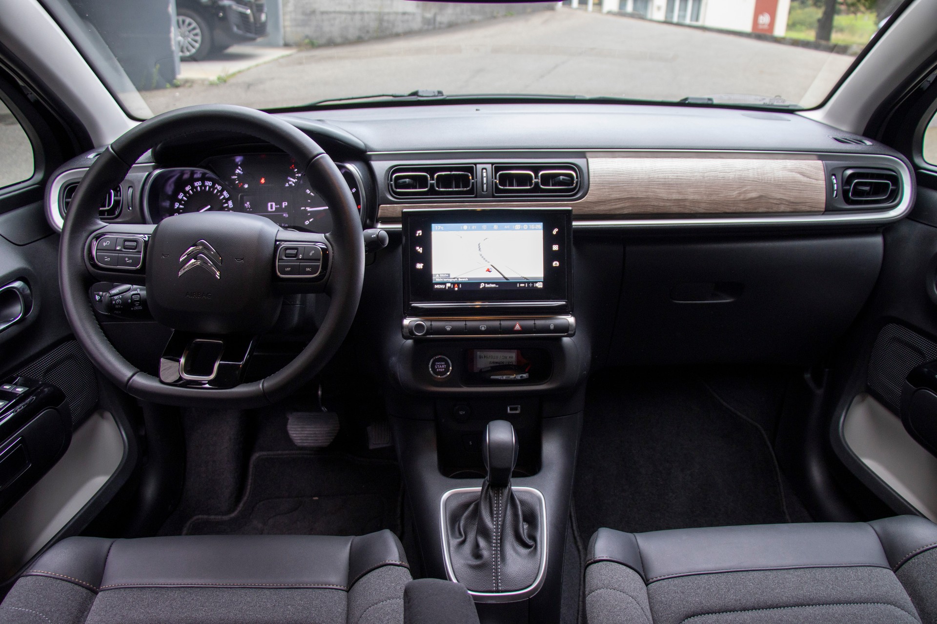 CITROEN C3 1.2i PureTech Swiss Edition EAT6-image-5