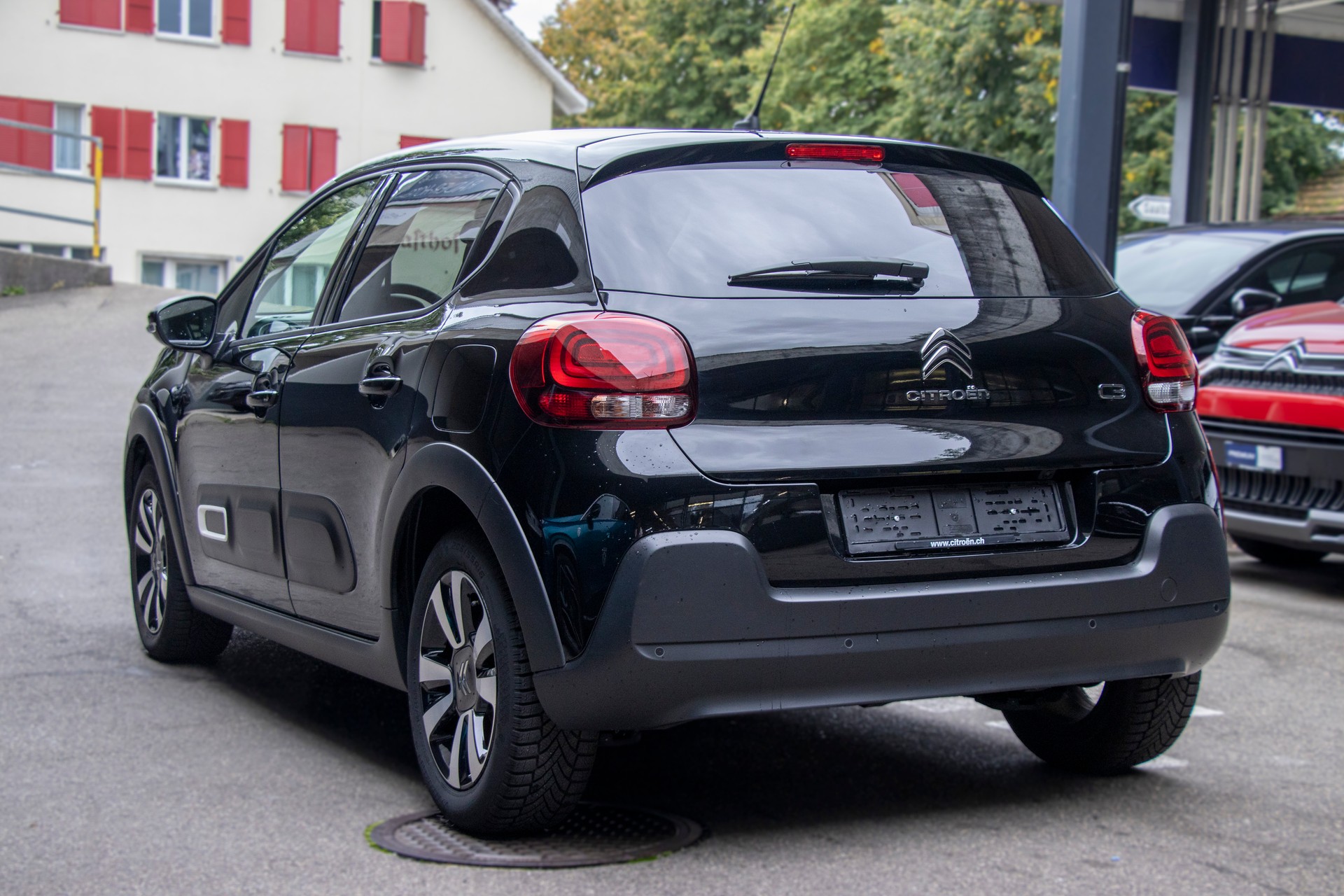 CITROEN C3 1.2i PureTech Swiss Edition EAT6-image-1