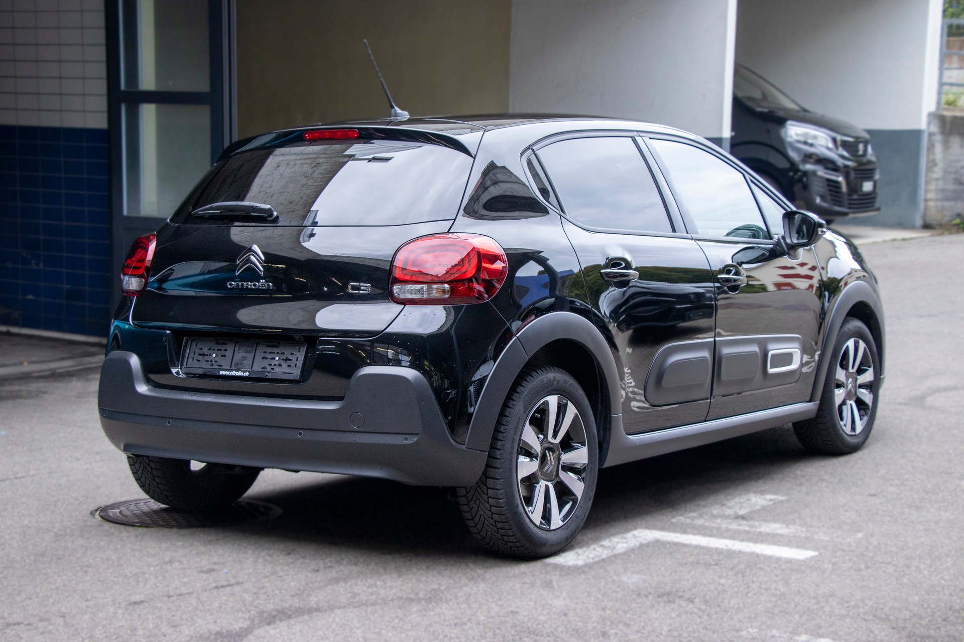 CITROEN C3 1.2i PureTech Swiss Edition EAT6-image-2