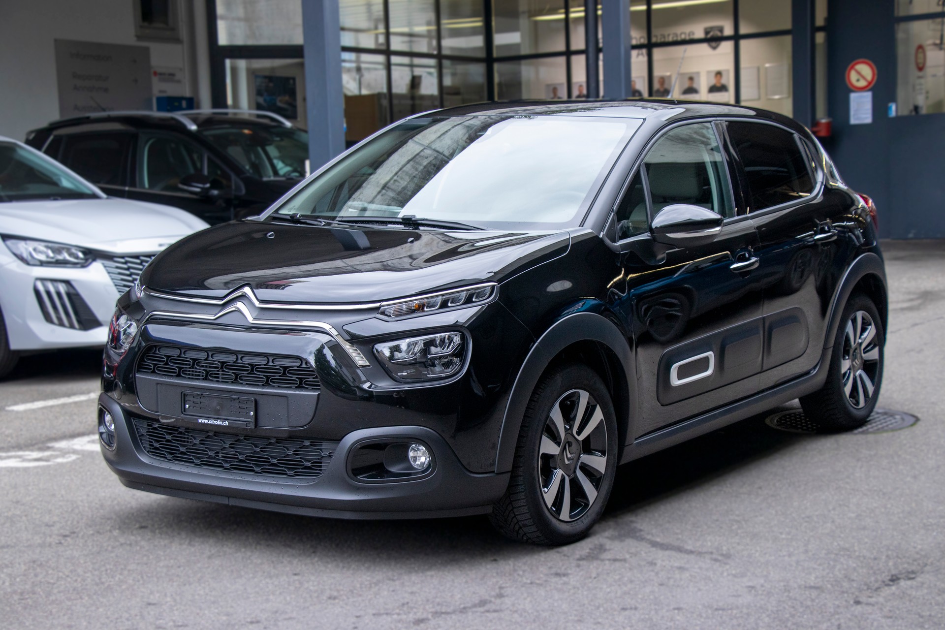 CITROEN C3 1.2i PureTech Swiss Edition EAT6-image-0