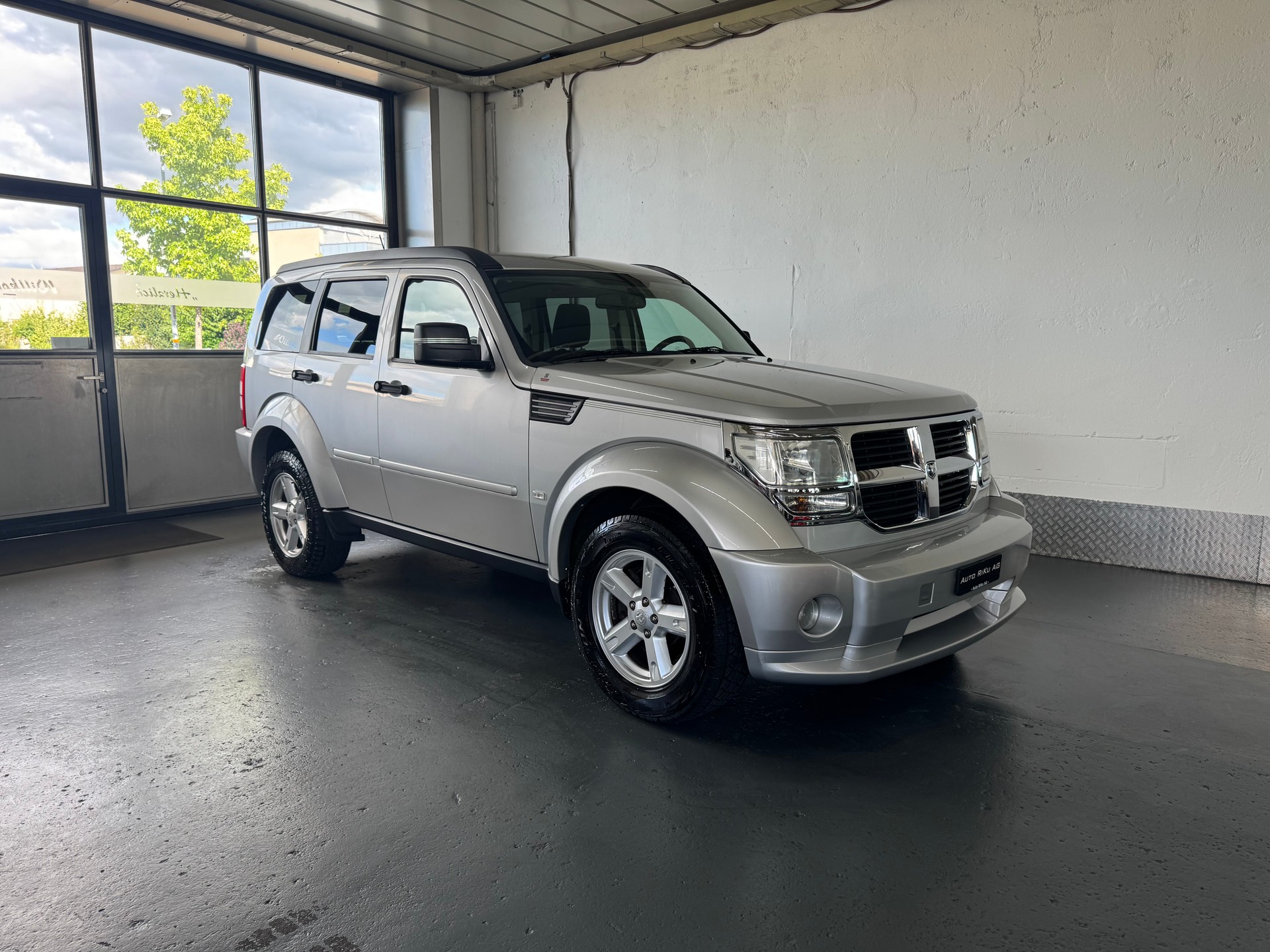 DODGE Nitro 2.8 CRD SXT-image-1