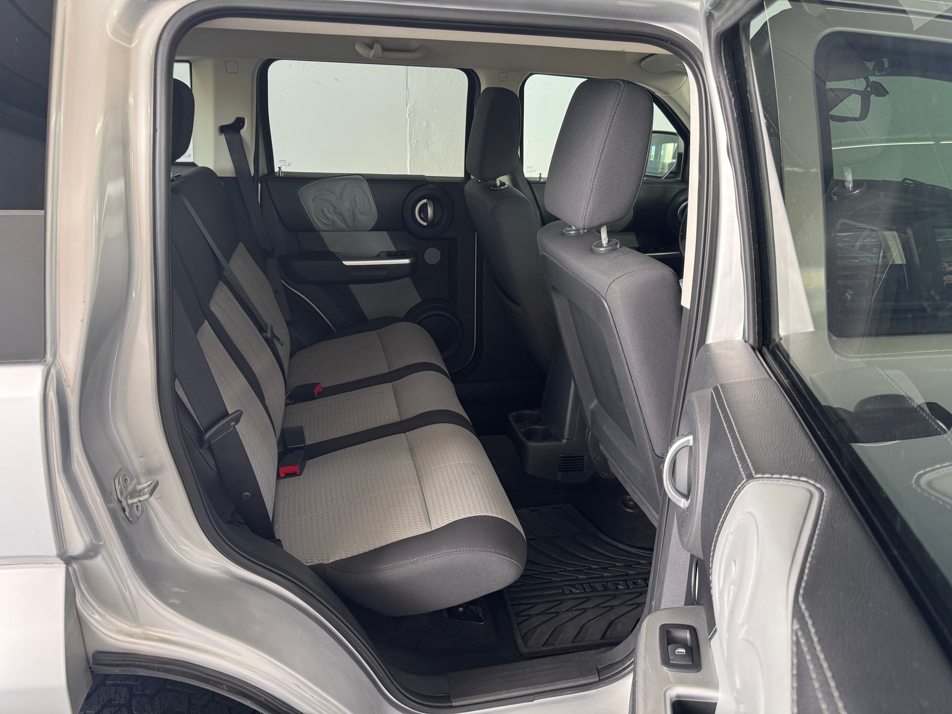 DODGE Nitro 2.8 CRD SXT-image-19