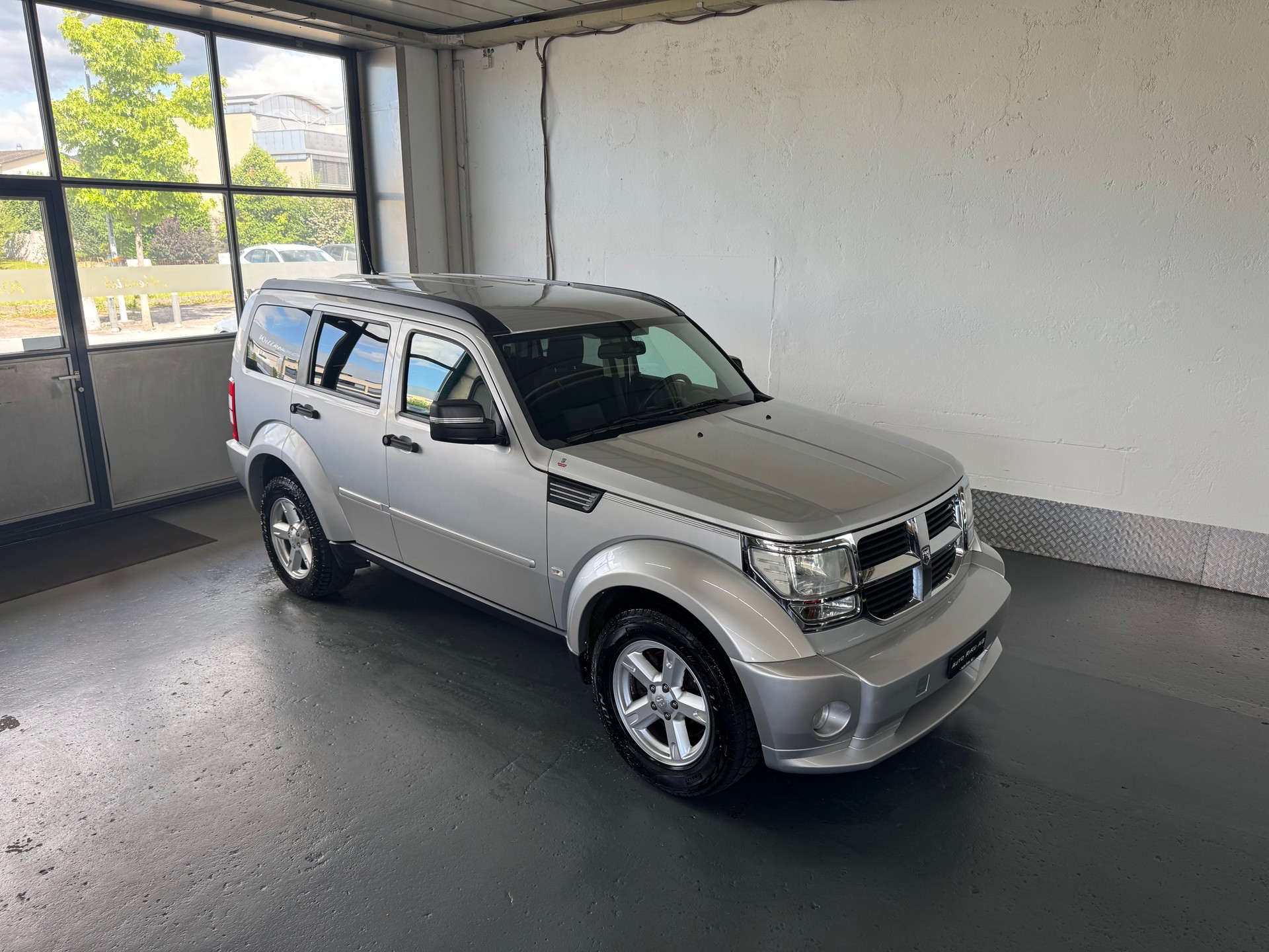 DODGE Nitro 2.8 CRD SXT-image-0