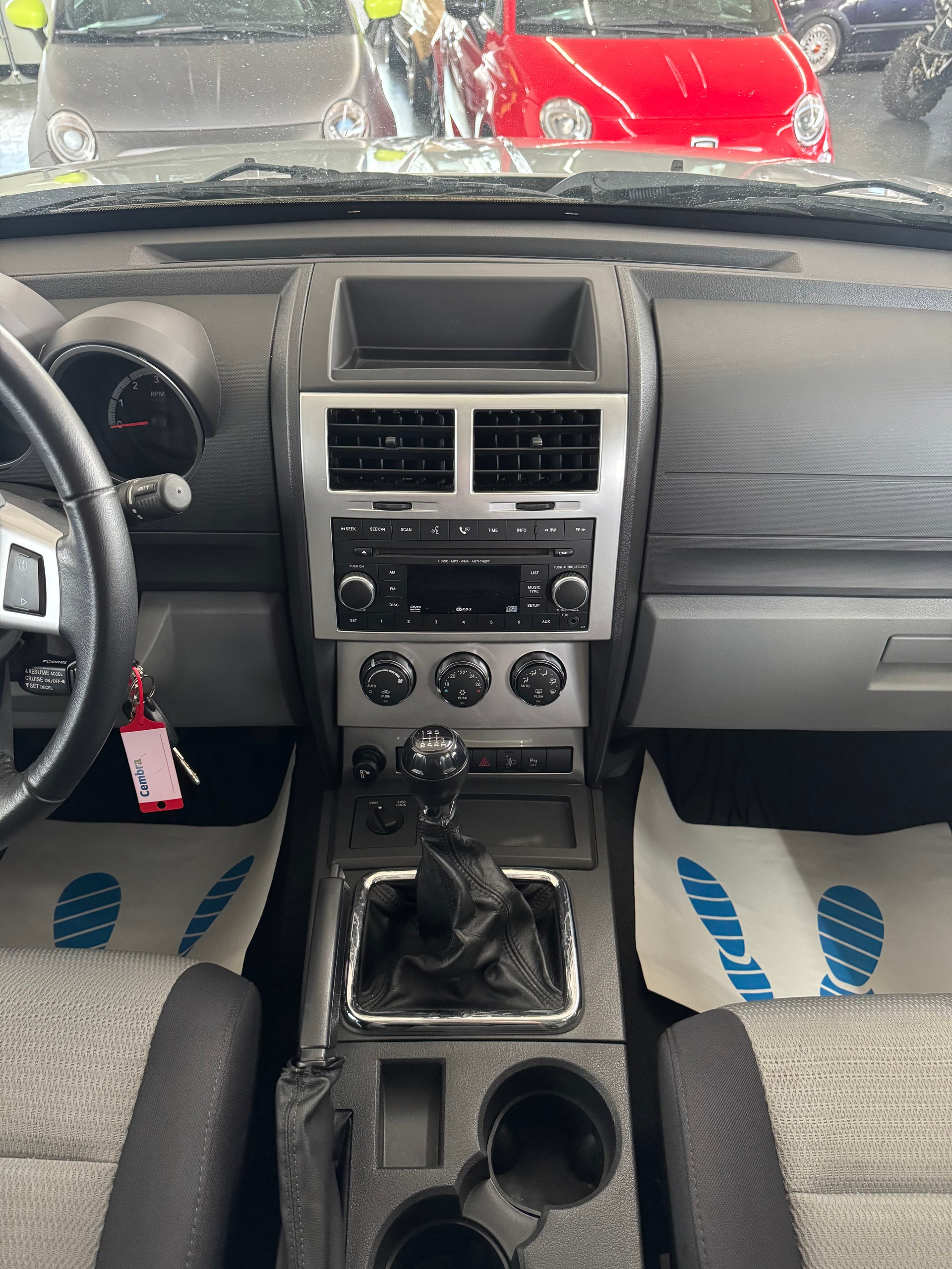 DODGE Nitro 2.8 CRD SXT-image-14