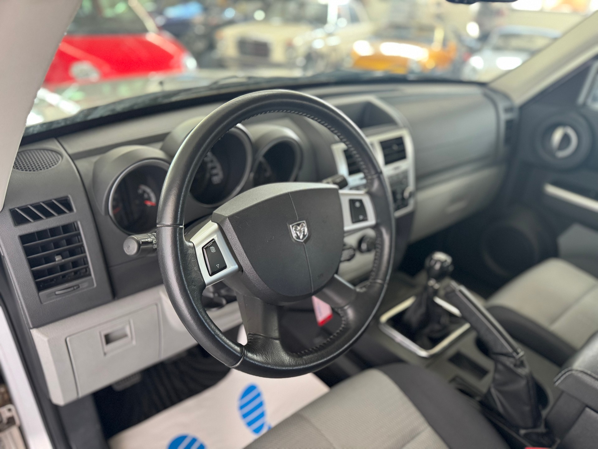 DODGE Nitro 2.8 CRD SXT-image-11