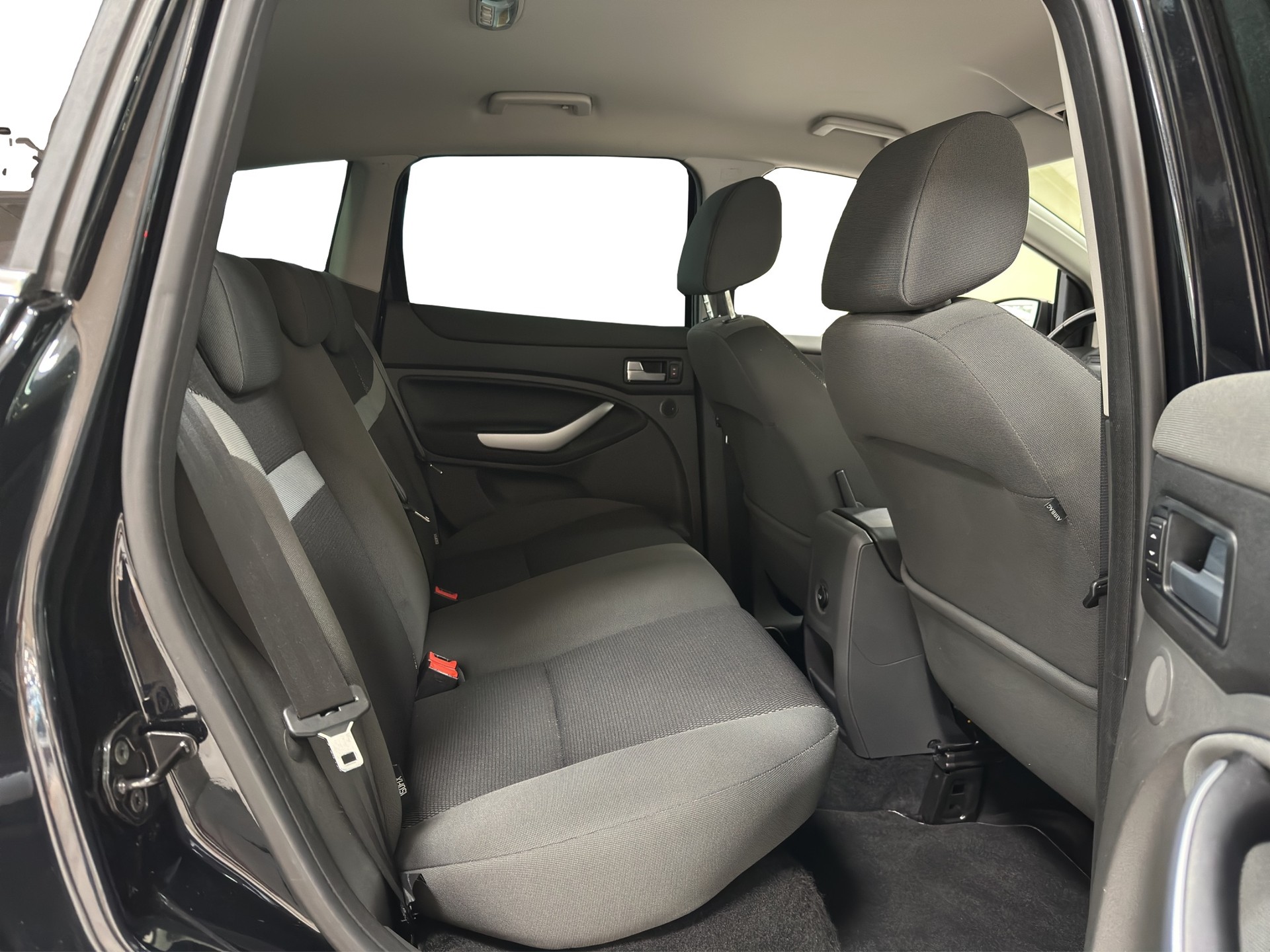 FORD Kuga 2.0 TDCi Carving 4WD PowerShift-image-8
