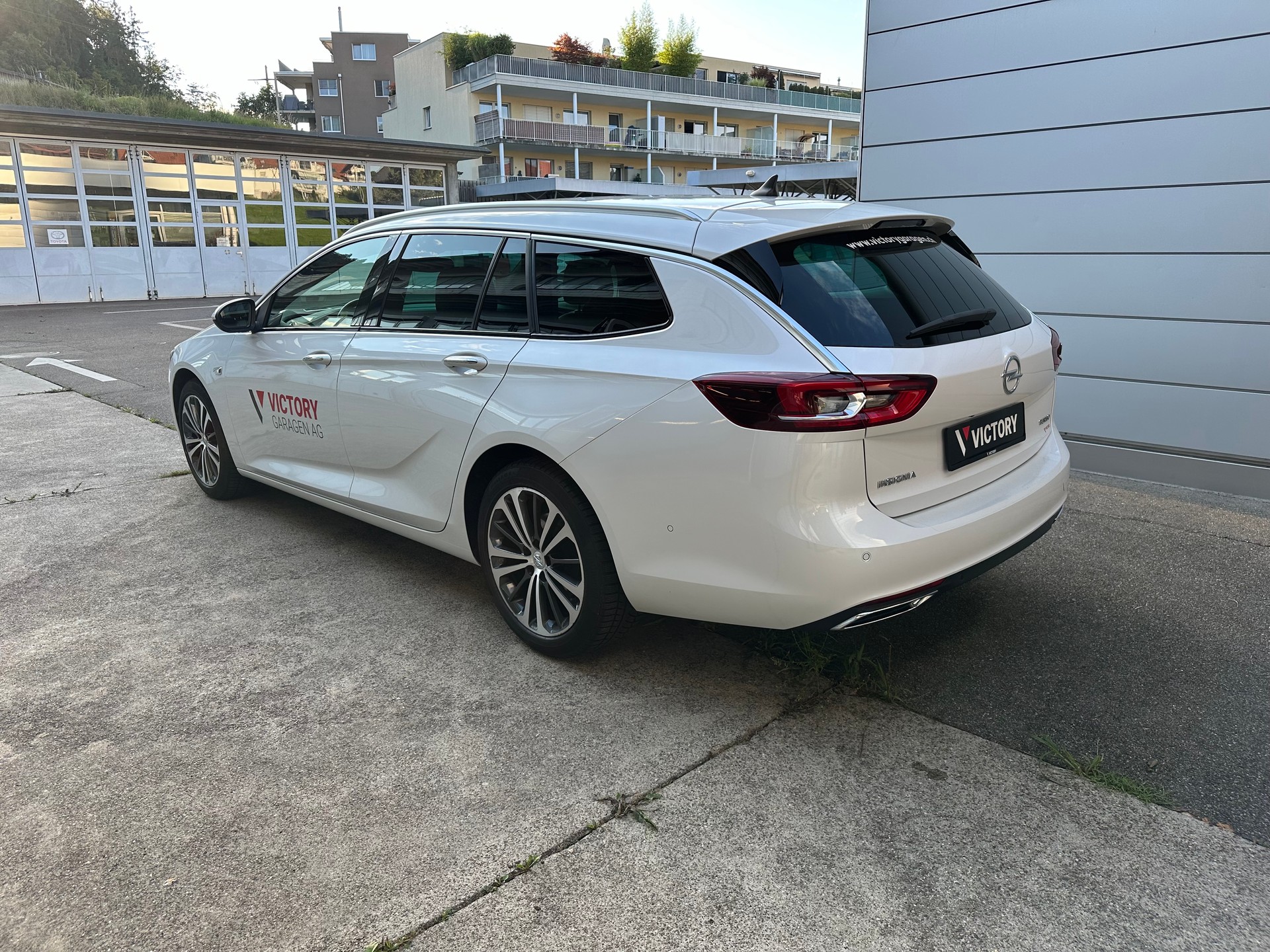 OPEL Insignia 1.6 T Sports Tourer Excellence Automatic-image-2