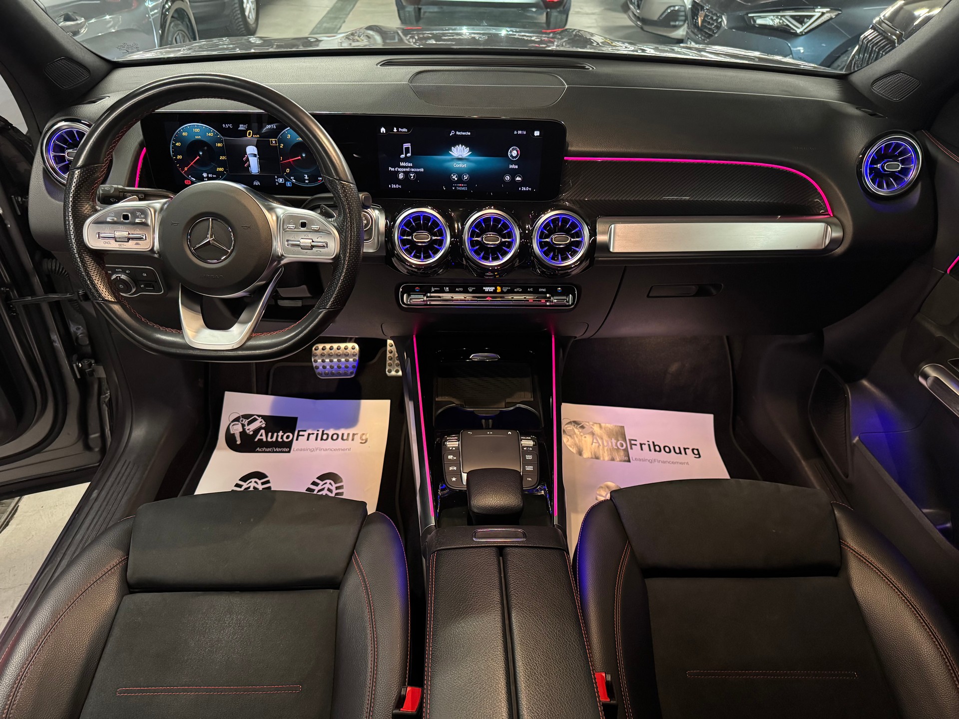 MERCEDES-BENZ GLB 250 4Matic AMG Line 8G-Tronic 7 places-showroom-element-3