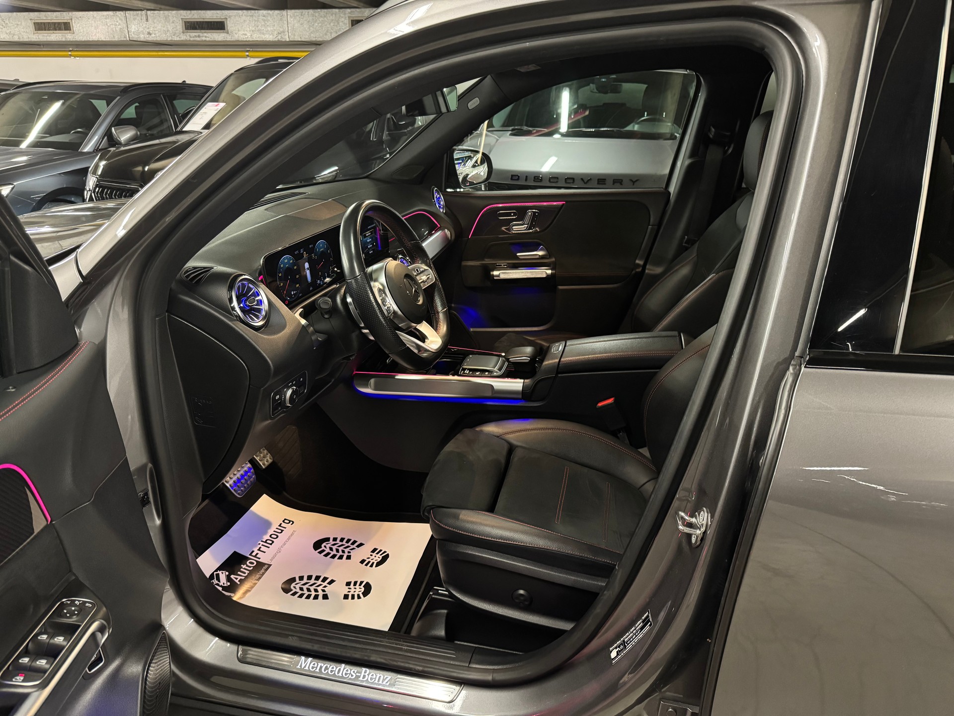 MERCEDES-BENZ GLB 250 4Matic AMG Line 8G-Tronic 7 places-showroom-element-2