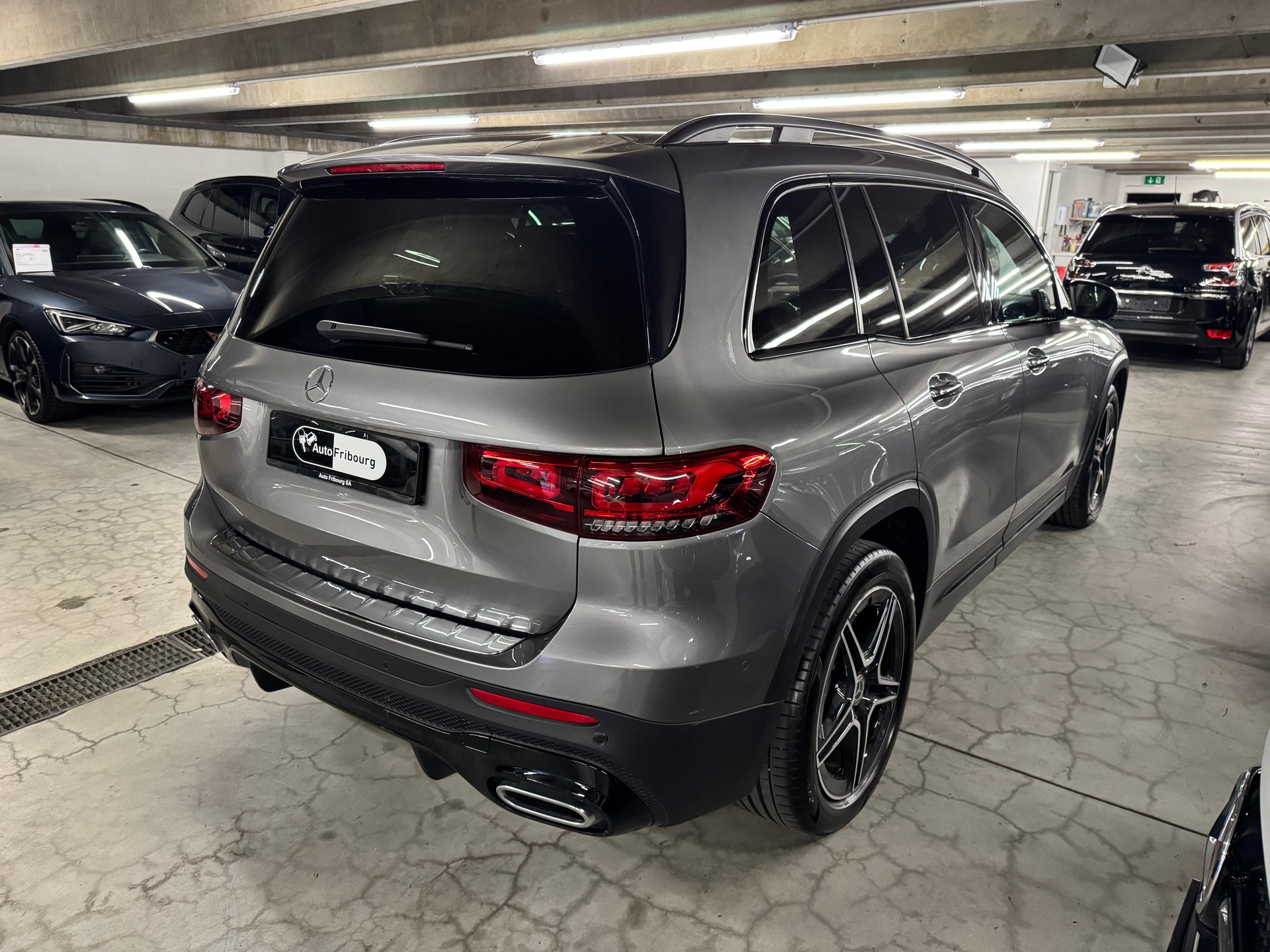 MERCEDES-BENZ GLB 250 4Matic AMG Line 8G-Tronic 7 places-showroom-element-1