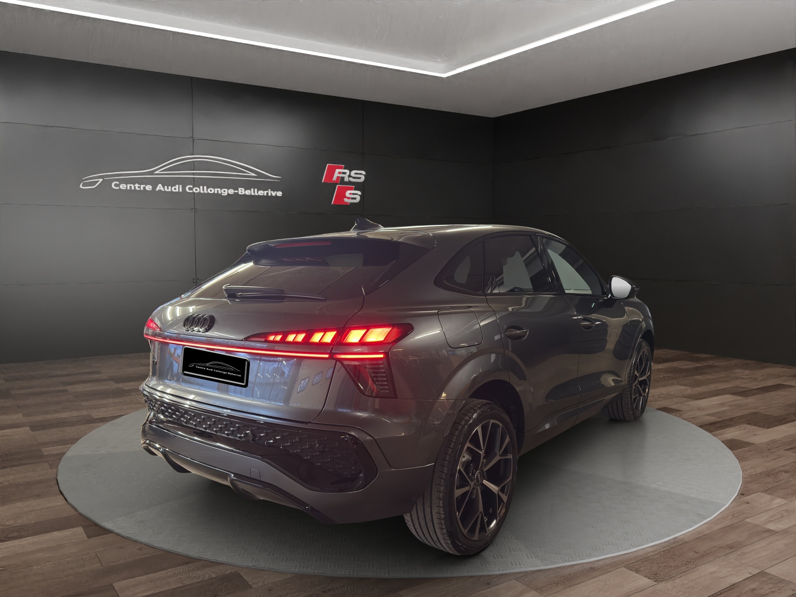 AUDI Q3 Sportback 110 kW TFSI S tronic-image-5