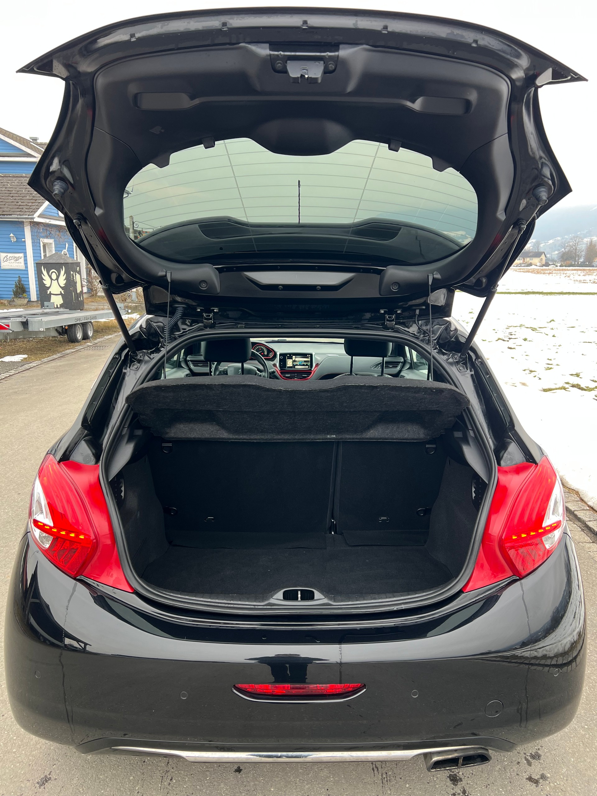 PEUGEOT 208 1.6 Turbo GTi-image-5