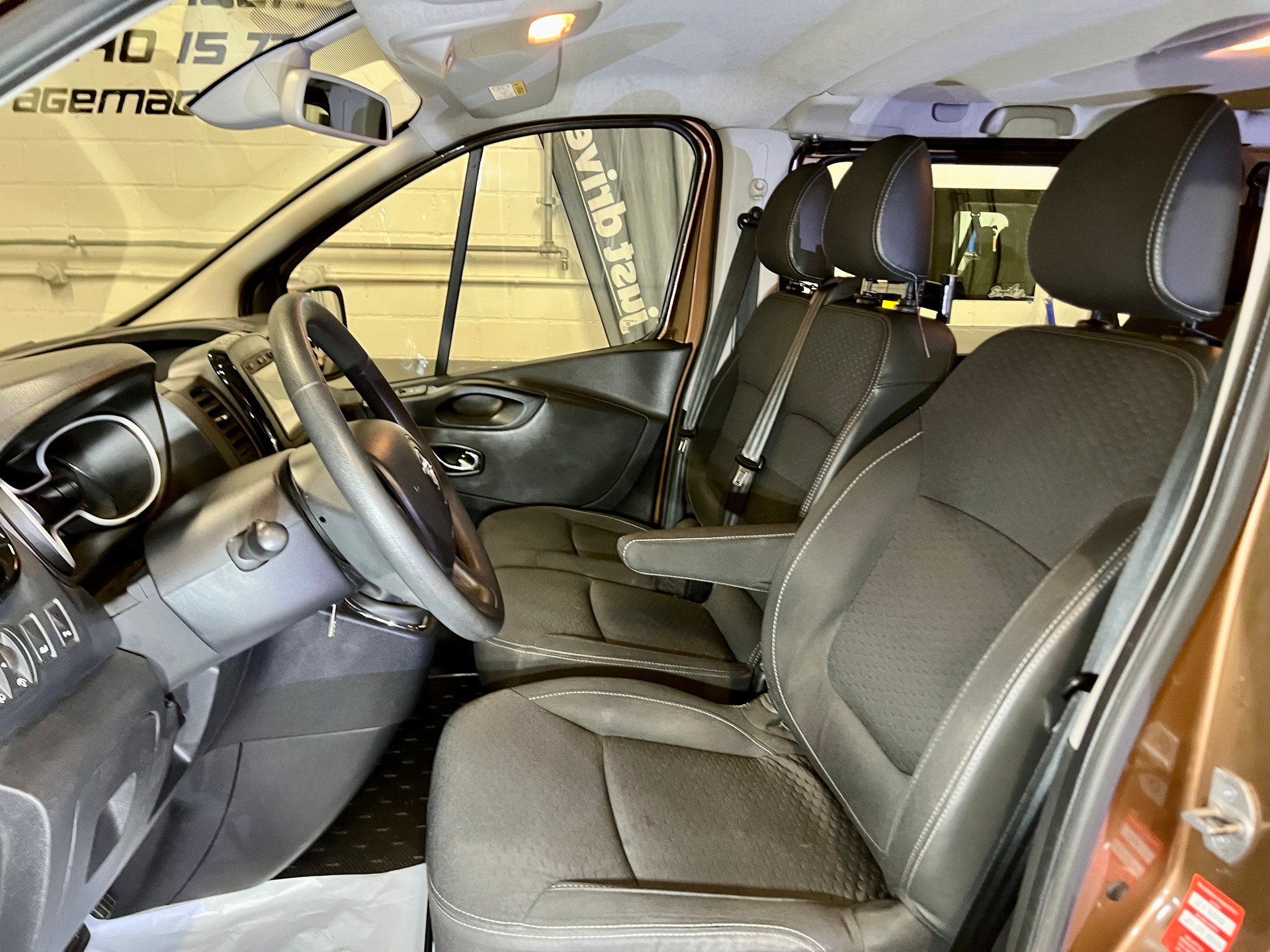 OPEL Vivaro 1.6 CDTI 2.7t L1H1 9-Plätzer ✔️-image-8