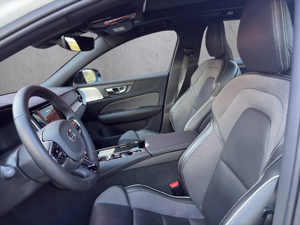 VOLVO S60 2.0 T8 TE Ultimate Dark eAWD-image-7