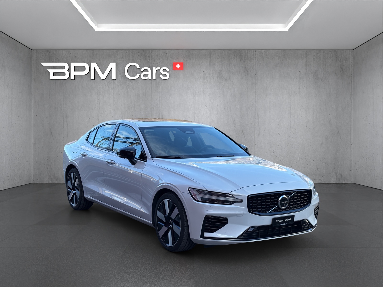 VOLVO S60 2.0 T8 TE Ultimate Dark eAWD-image-5
