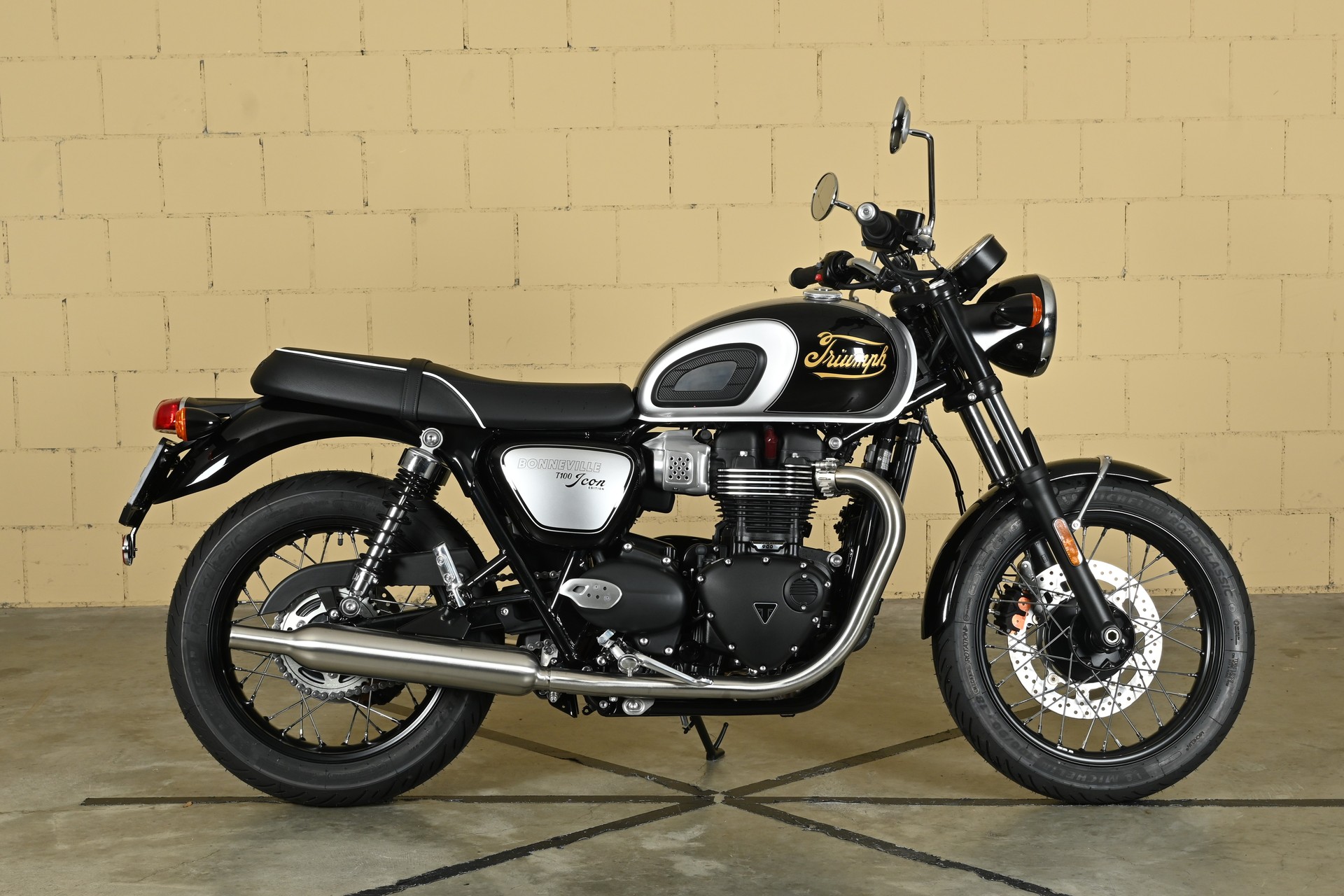 TRIUMPH Bonneville 900 T 100 Special Edition