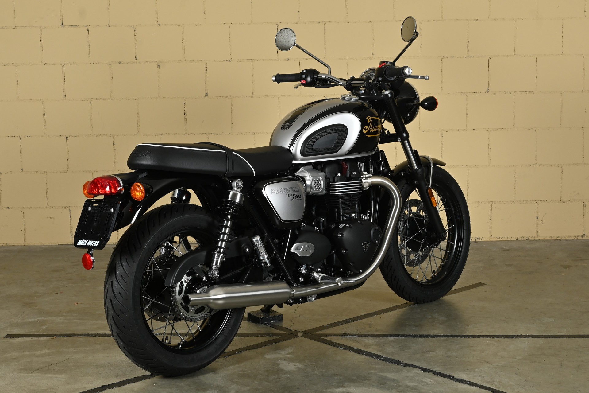 TRIUMPH Bonneville 900 T 100 Special Edition-image-5