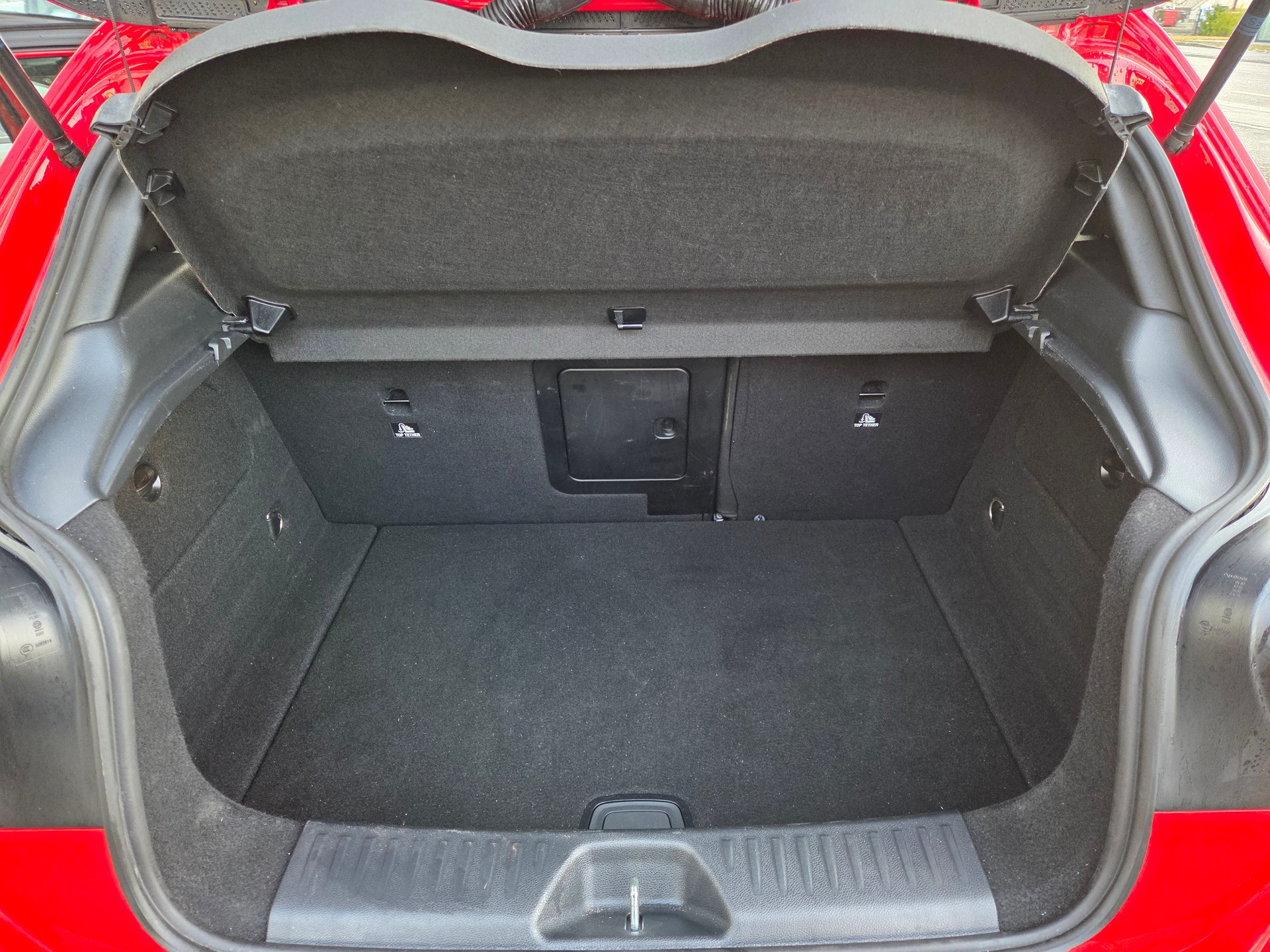 MERCEDES-BENZ A 250 Active Star 4Matic 7G-DCT-image-11