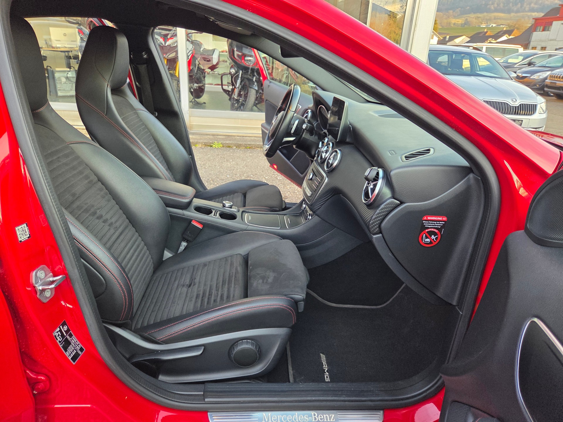 MERCEDES-BENZ A 250 Active Star 4Matic 7G-DCT-image-9