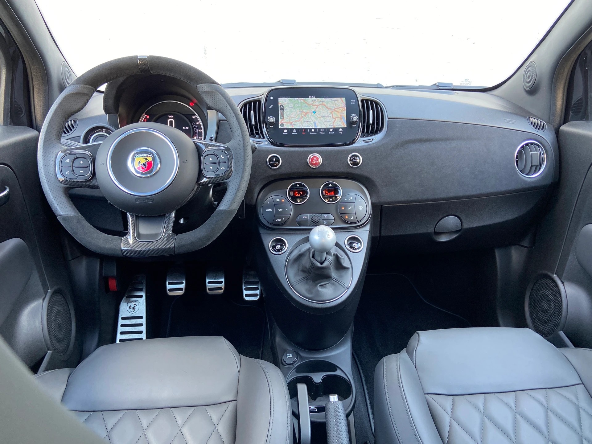 FIAT 695 1.4 16V Turbo Abarth Turismo-image-5