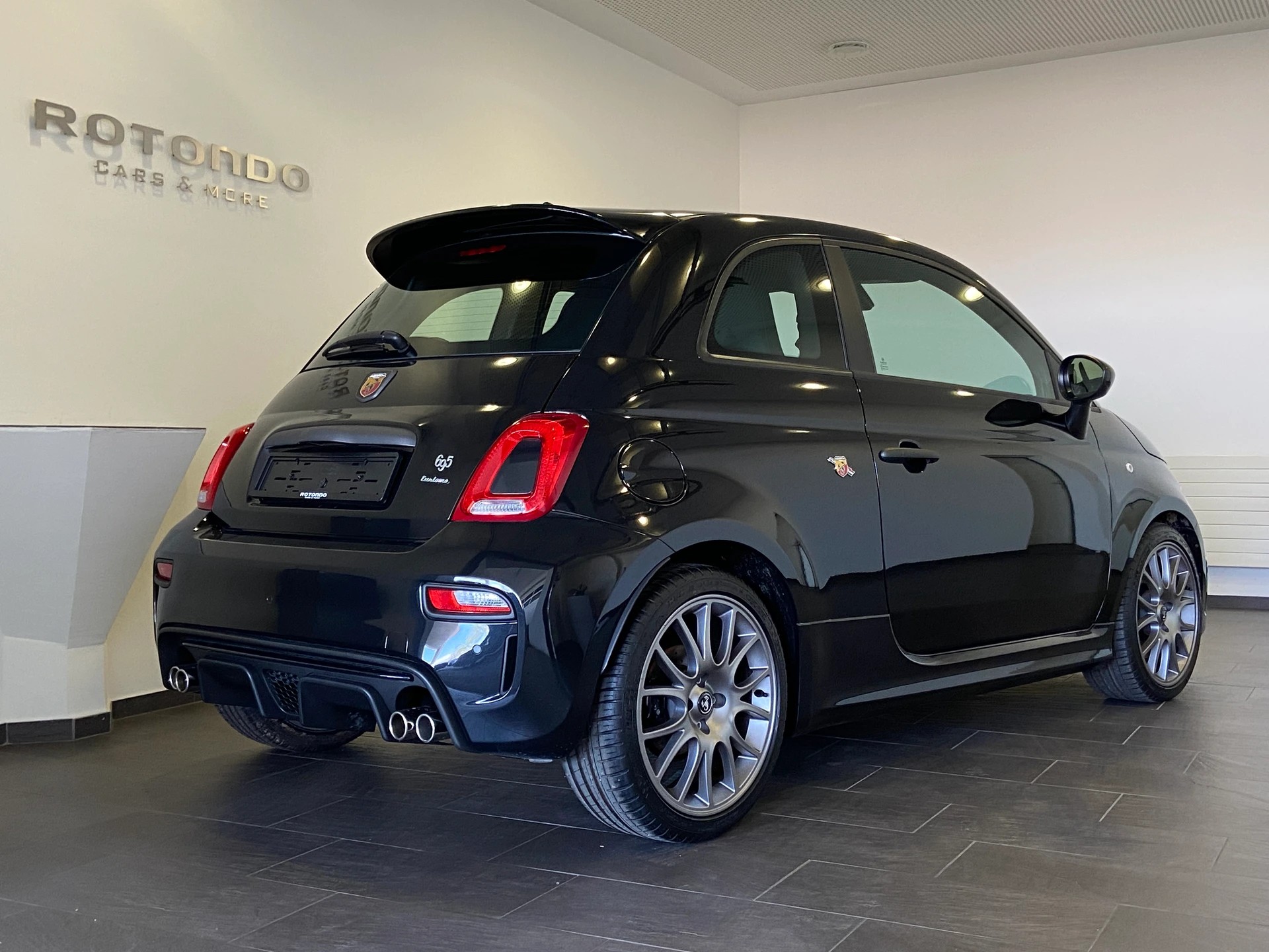 FIAT 695 1.4 16V Turbo Abarth Turismo-image-1
