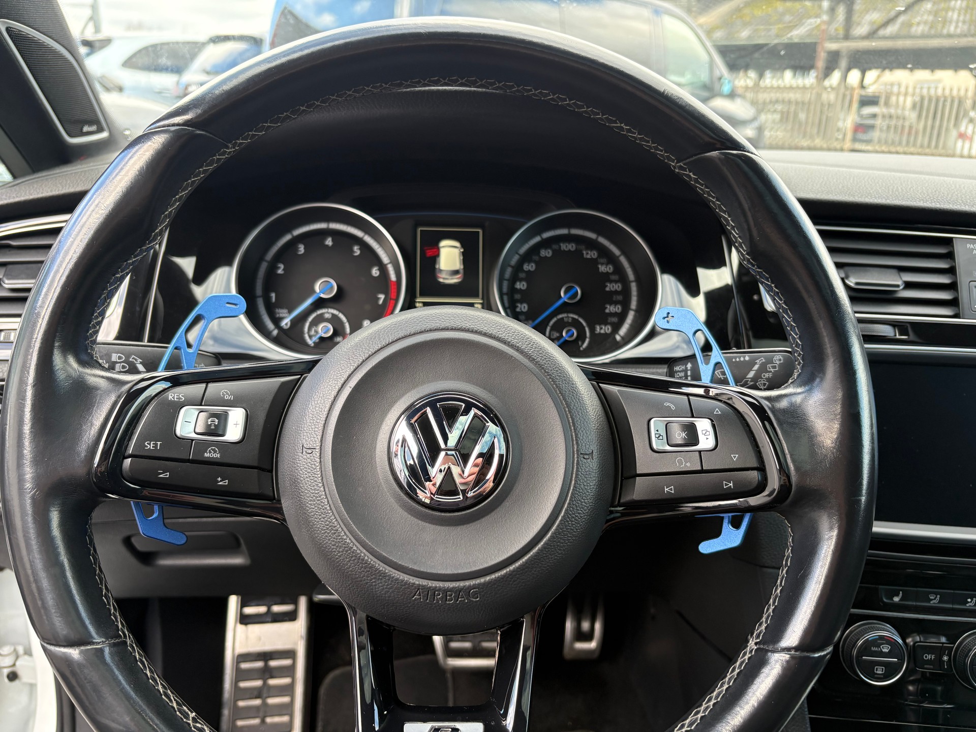VW Golf 2.0 TSI R 4Motion DSG-image-13