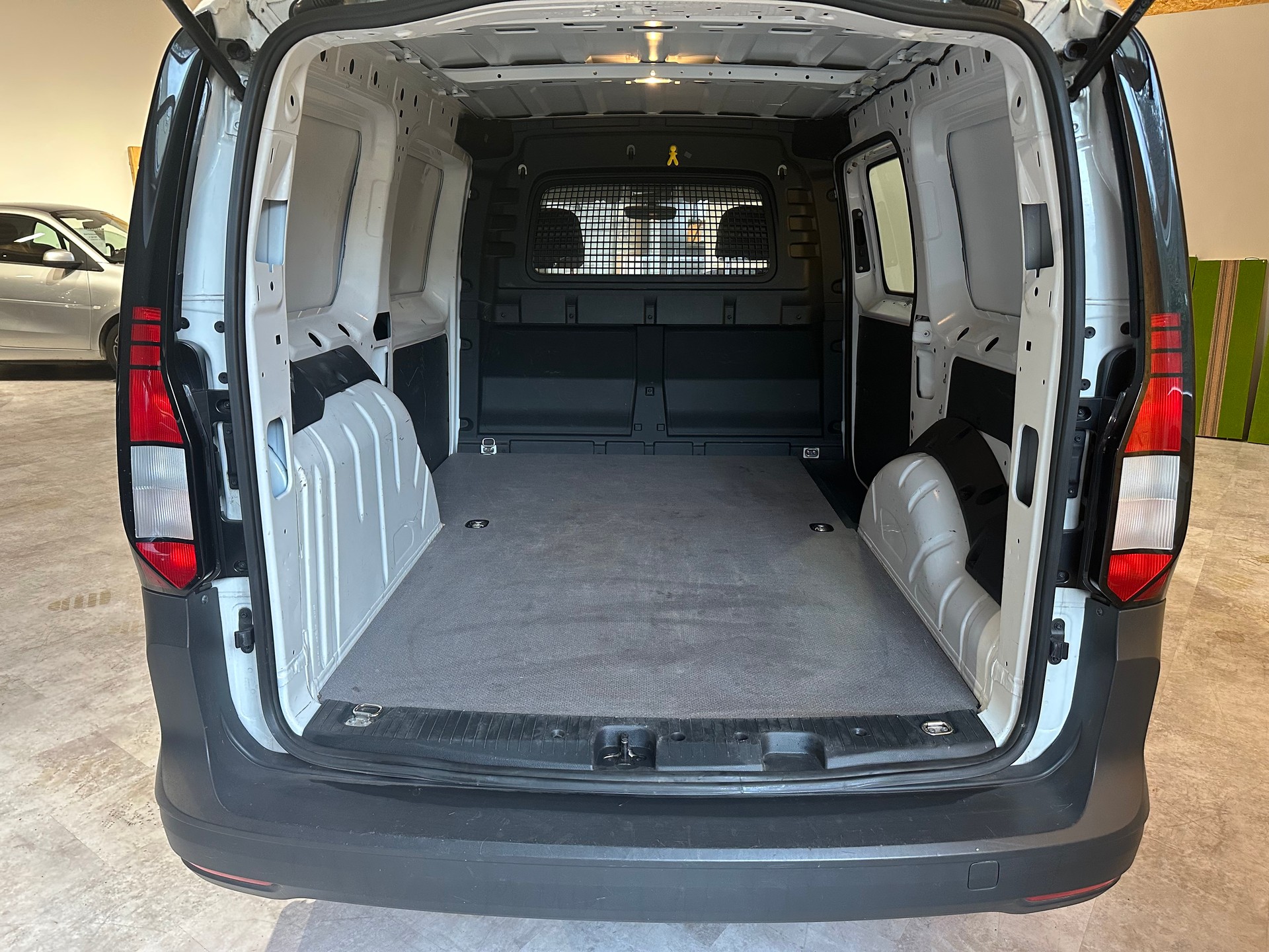 VW Caddy Cargo Maxi 2.0TDI/Inkl. fortlaufende Werksgarantie bis Ende Juli 2026!-image-5